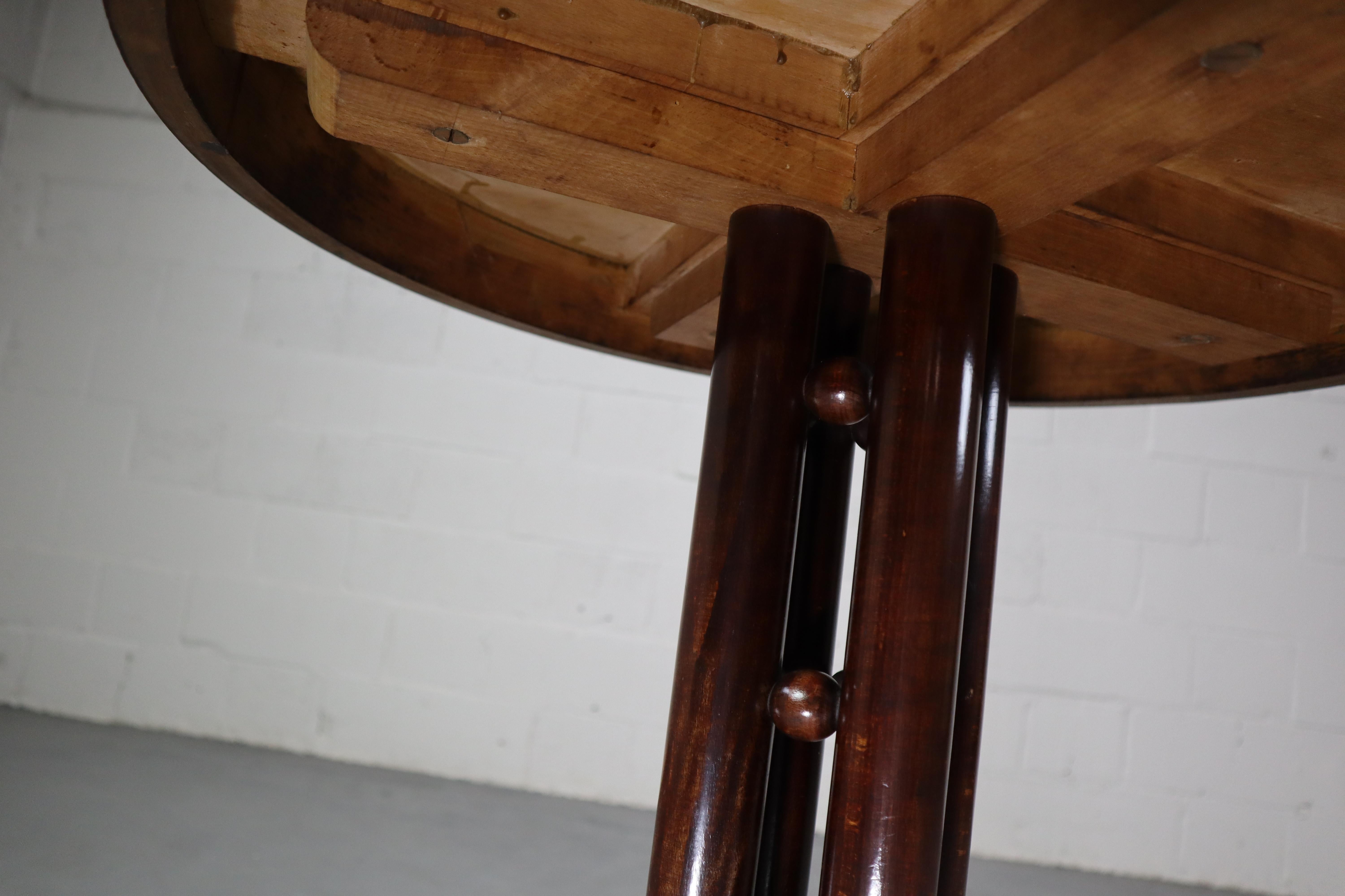 Mesa de pedestal de Josef Hoffmann y ejecutada por J.&J. Kohn, Viena 1908 Tela en venta