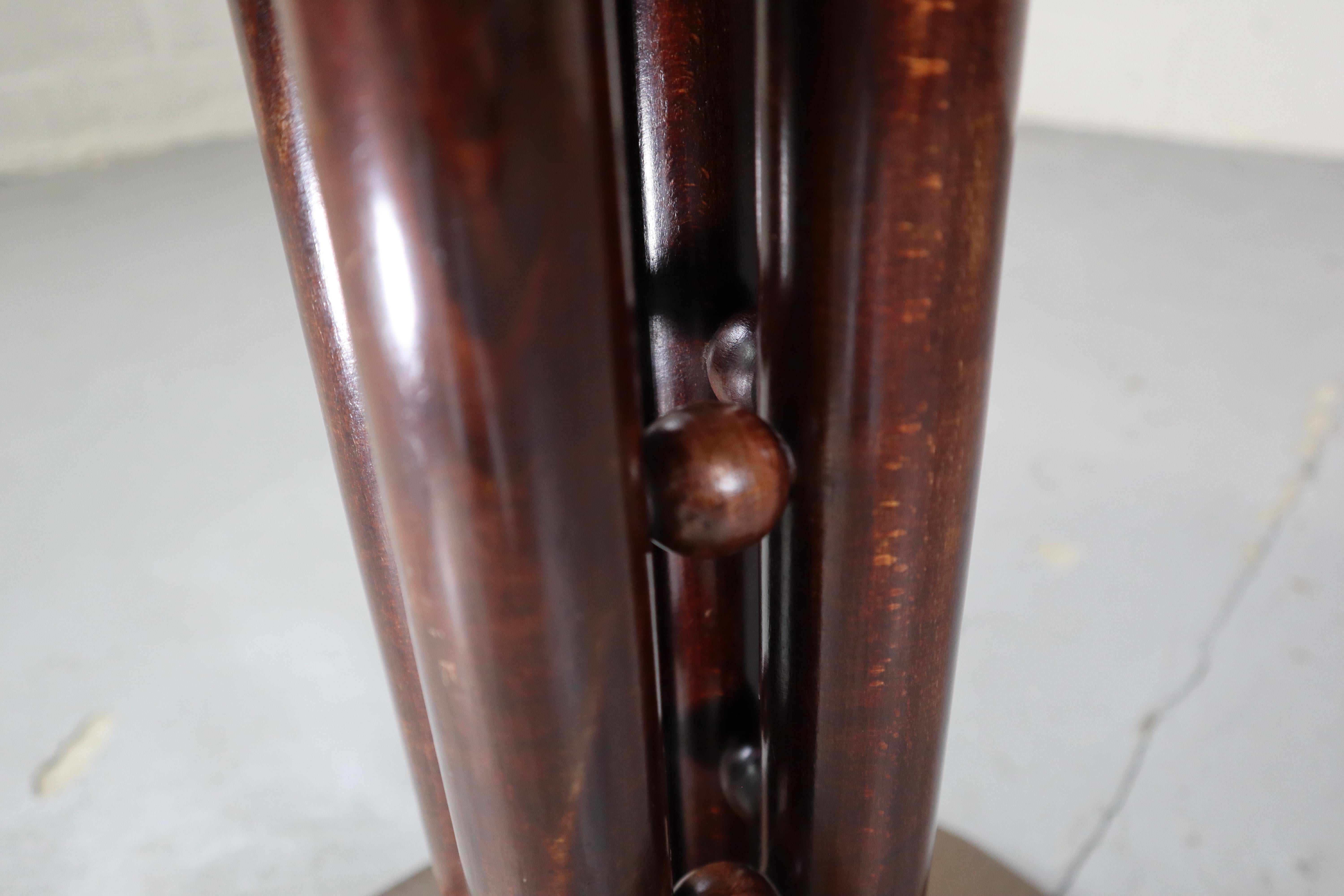 Mesa de pedestal de Josef Hoffmann y ejecutada por J.&J. Kohn, Viena 1908 en venta 2