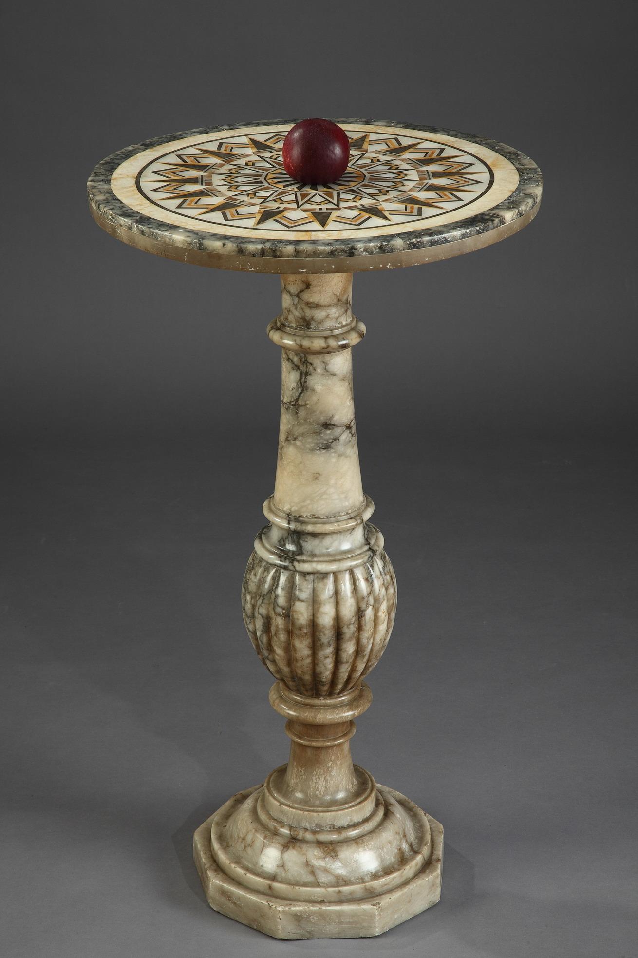 Italian pedestal table in alabaster, with a circular top in marquetry of several varieties of marble with a radiating pattern, in gray, ochre and white tones. This tray is inspired by a type of decoration of the sixteenth century, in which the