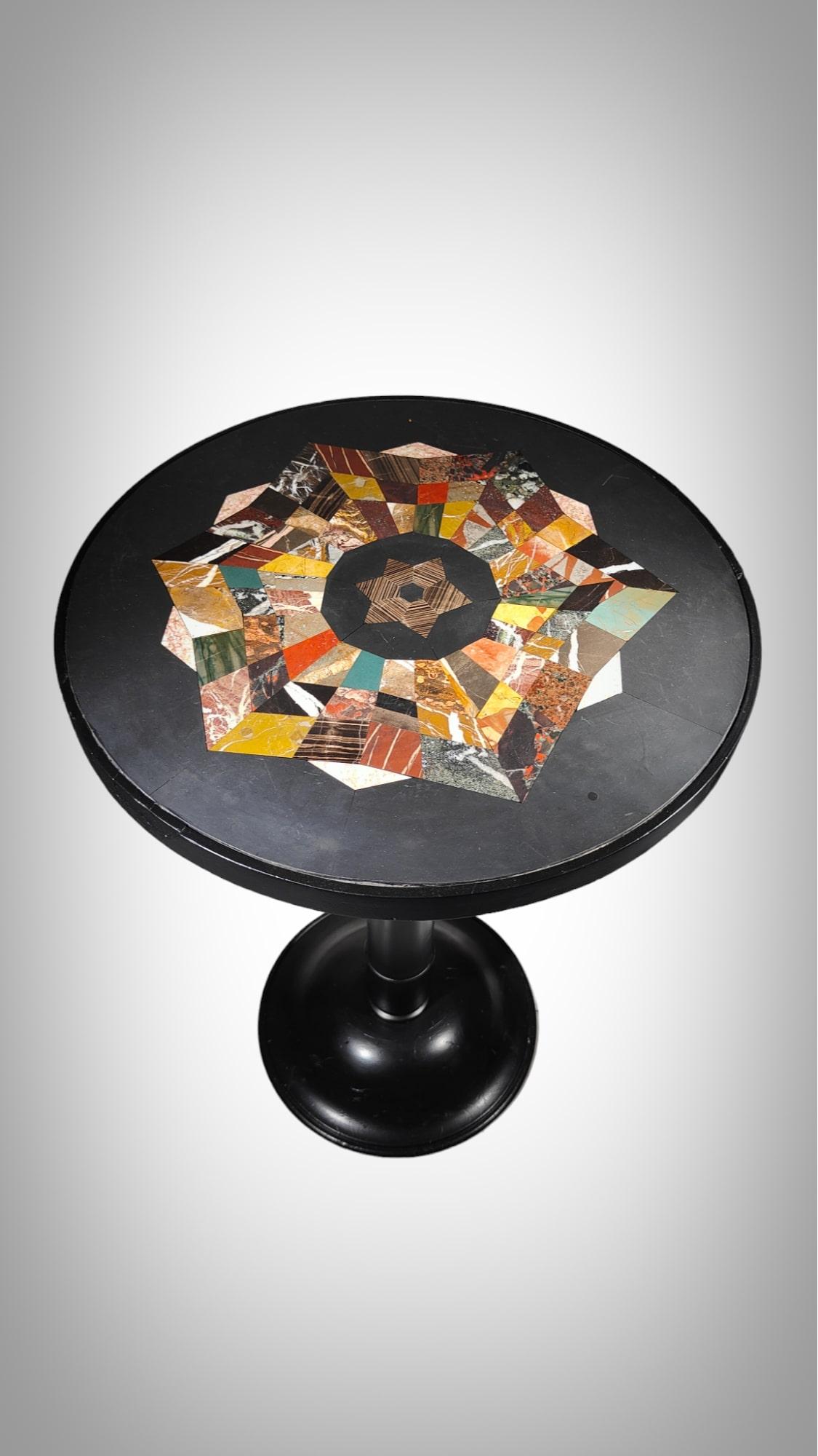 Table sur piédestal en pierres dures 19ème siècle en vente 4