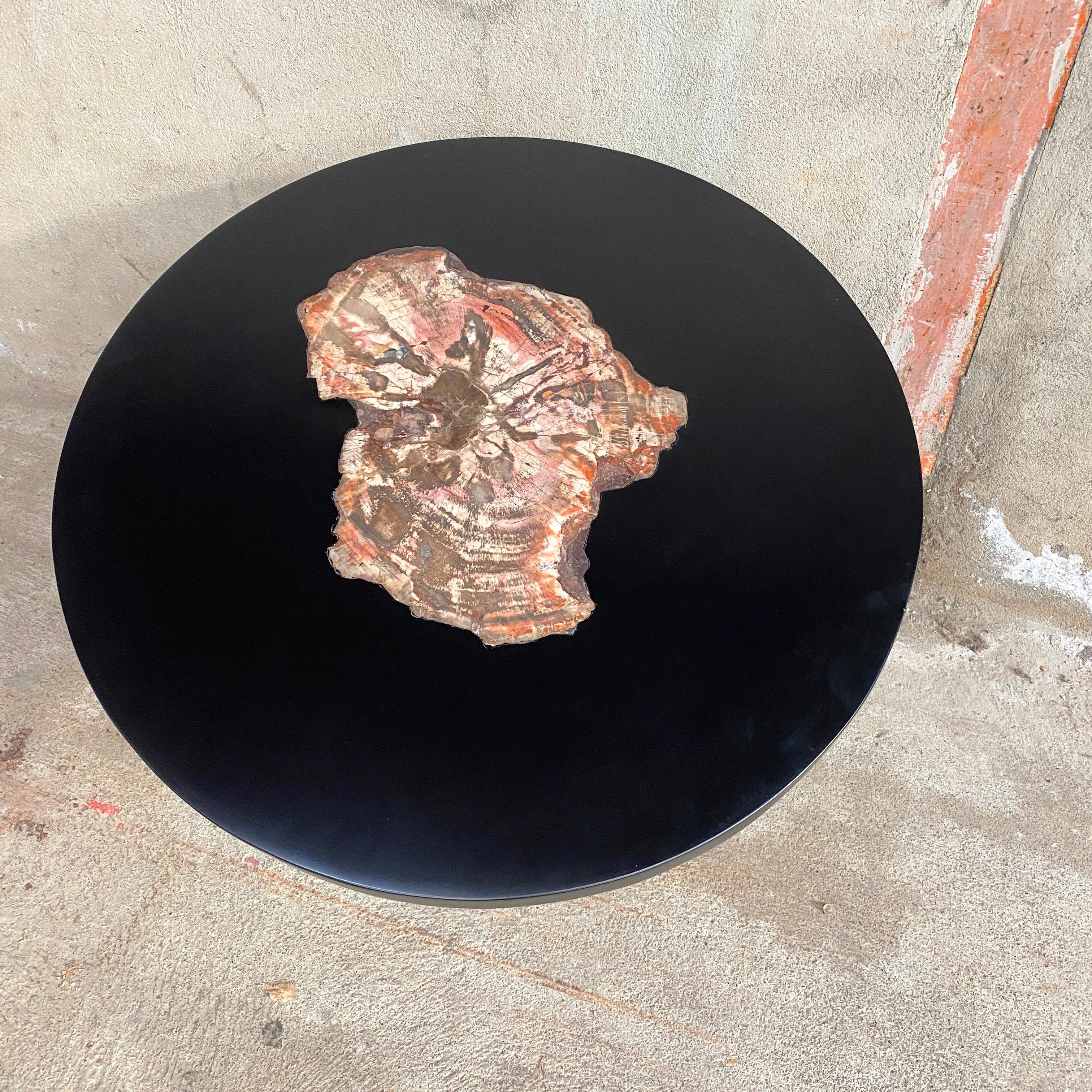 Pedestal Table in Lacquered Wood and Fossilized Stone In Good Condition For Sale In Grenoble, FR