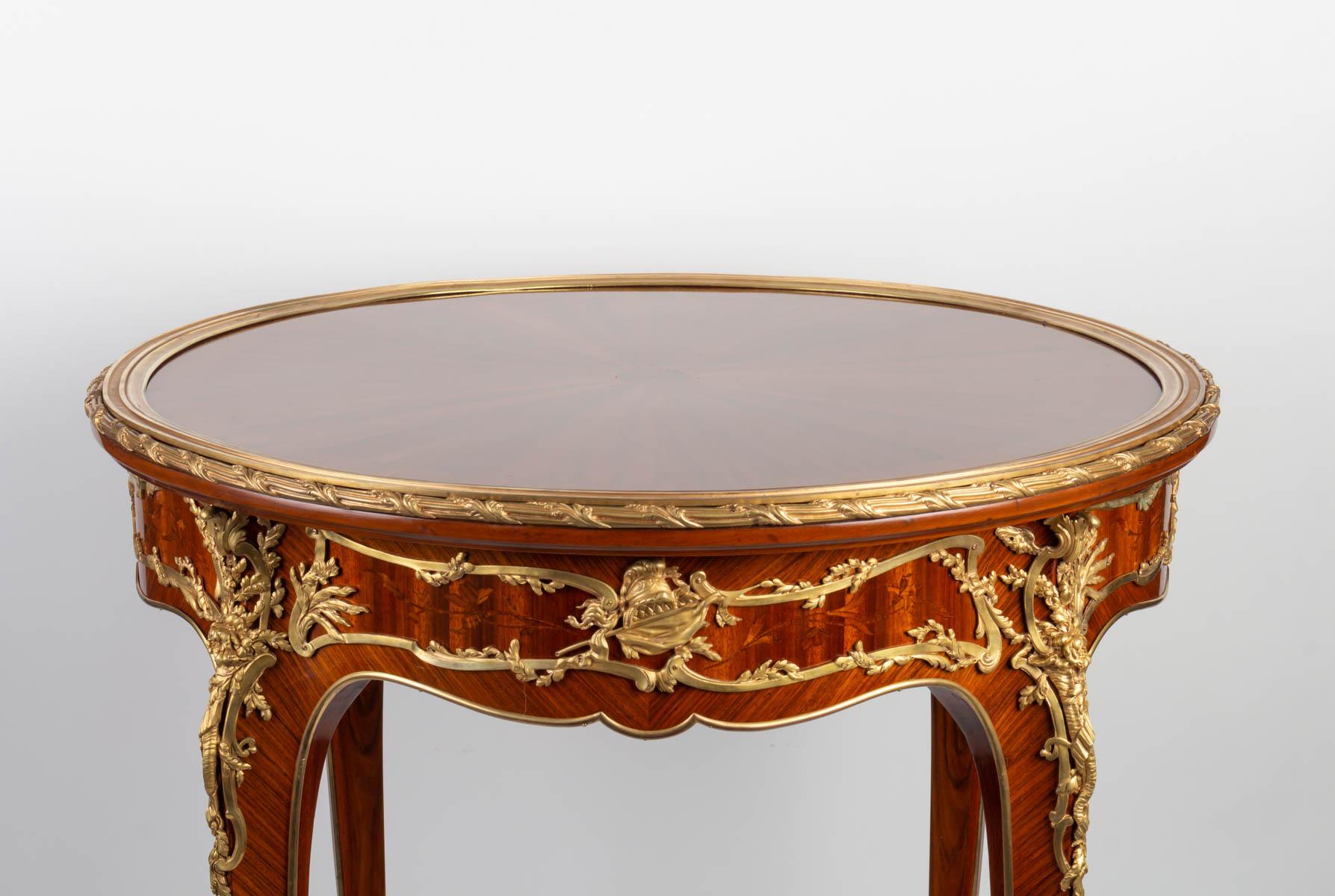 Pedestal Table in Marquetry and Gilt Bronze In Good Condition In Saint-Ouen, FR
