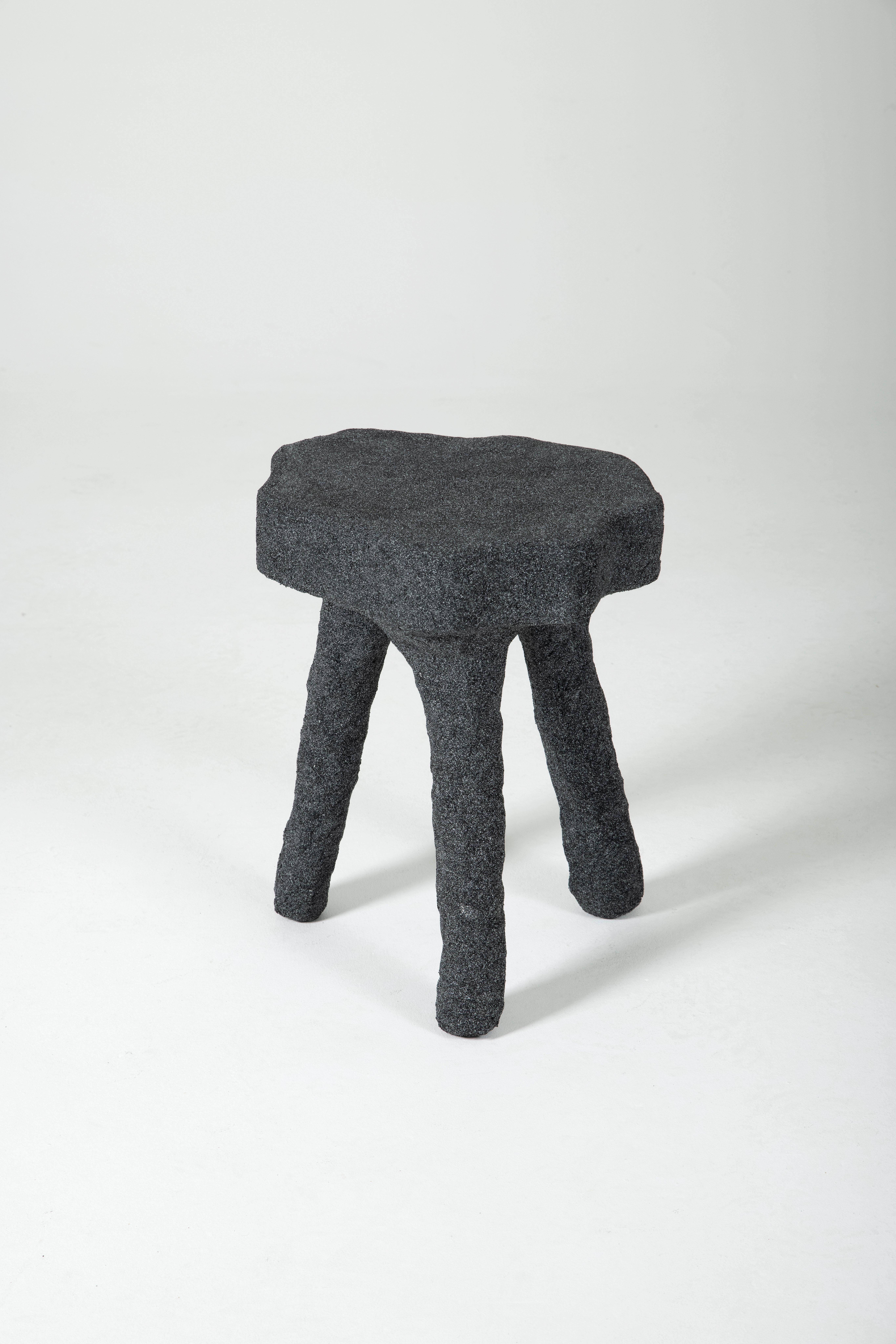 Pedestal table in plaster and black sand by Paul Hardy. Composed of 3 legs and asymmetrical top. Contemporary edition.