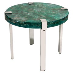 Mesa pedestal de resina y latón niquelado