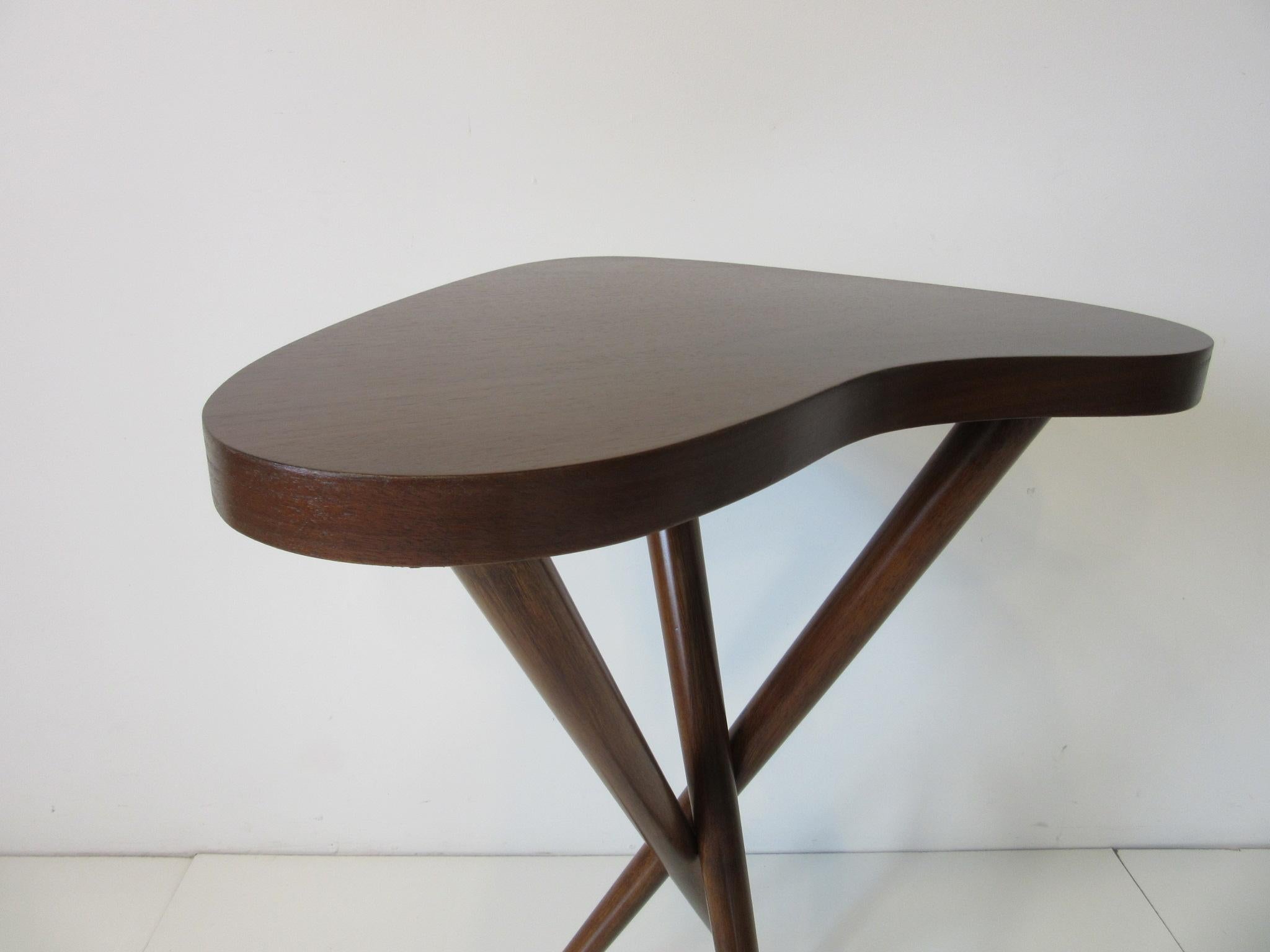 Mid-Century Modern Pedestal Table in the Style of T.H. Robsjohn Gibbings 