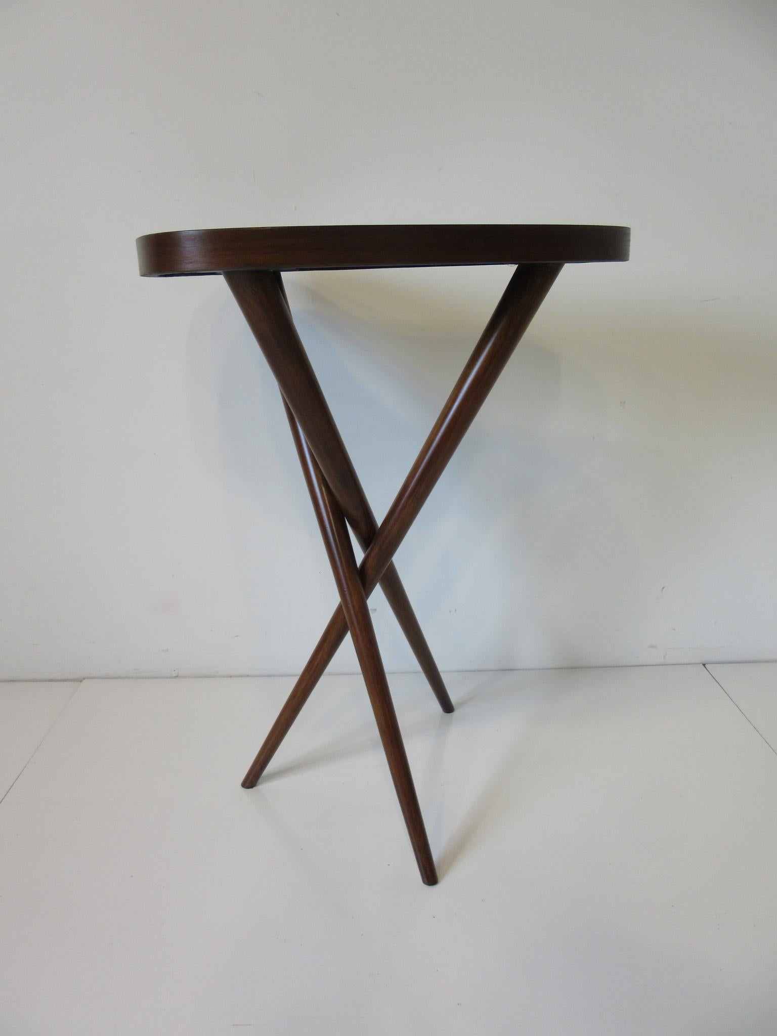 Wood Pedestal Table in the Style of T.H. Robsjohn Gibbings 