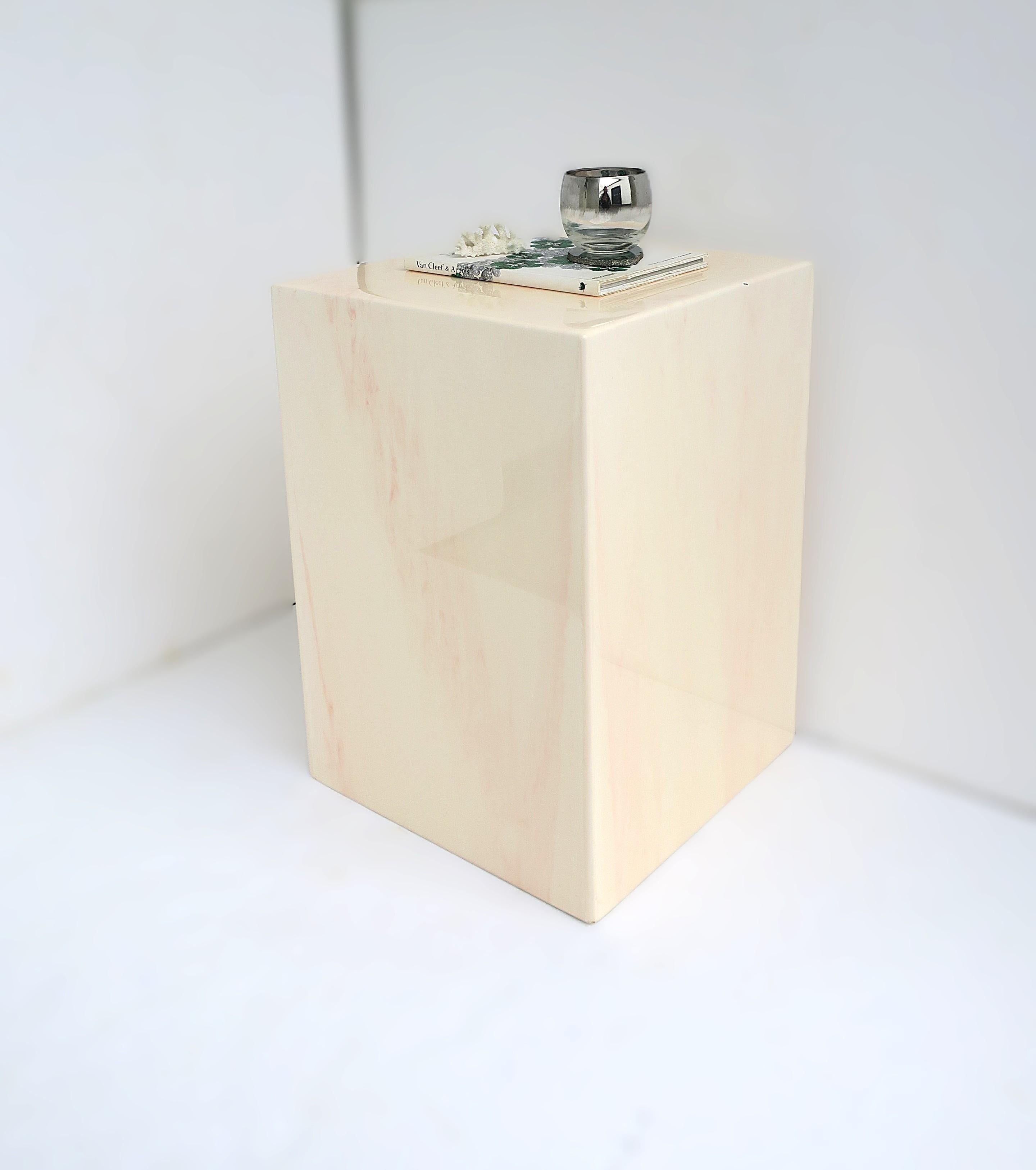 XX secolo Tavolo con piedistallo effetto marmo in vendita