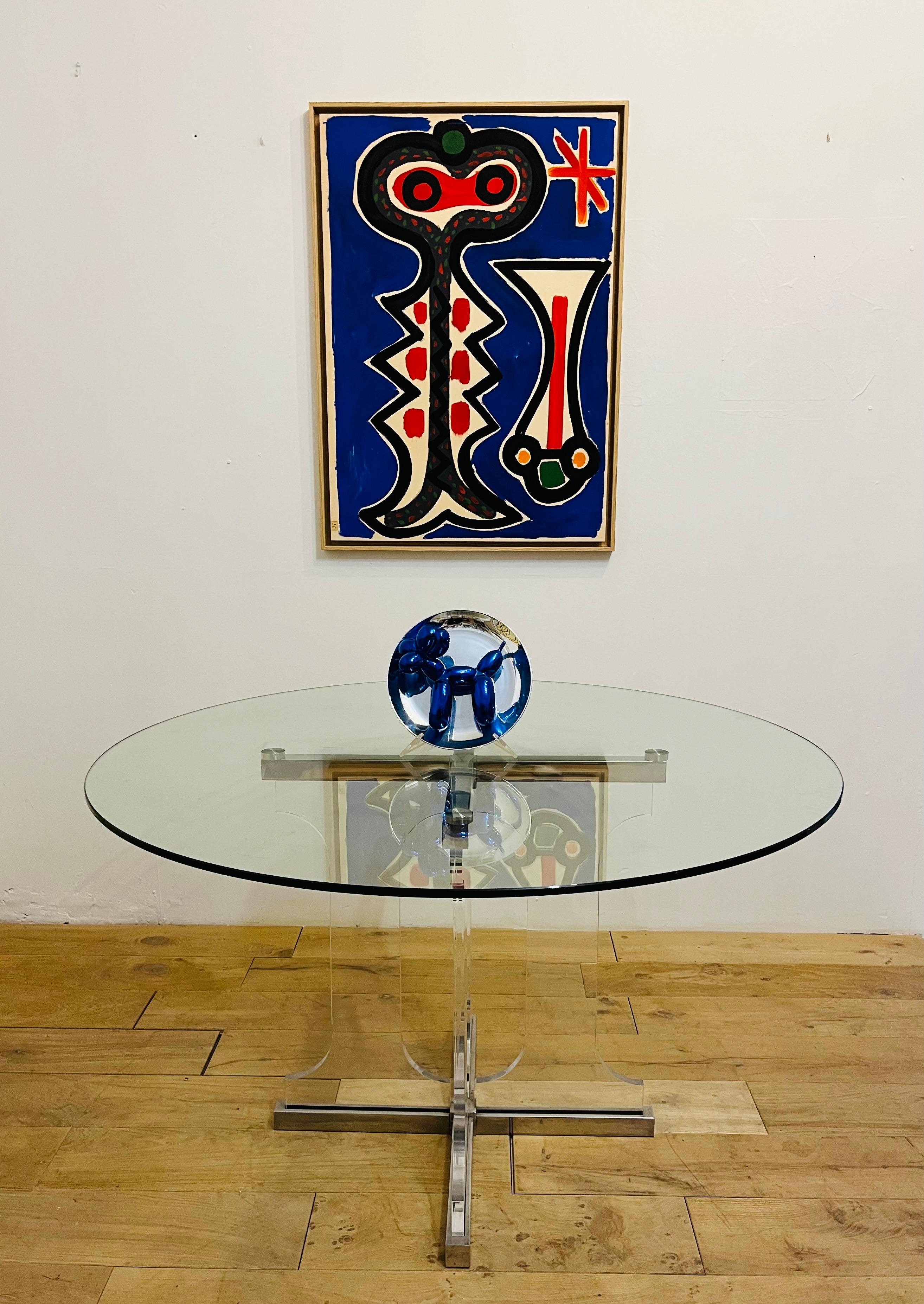 Tavolo con piedistallo,
gambe in plexiglass e acciaio inossidabile, piano in vetro,
circa 1970, Francia.
Altezza 76 cm, diametro 130 cm.