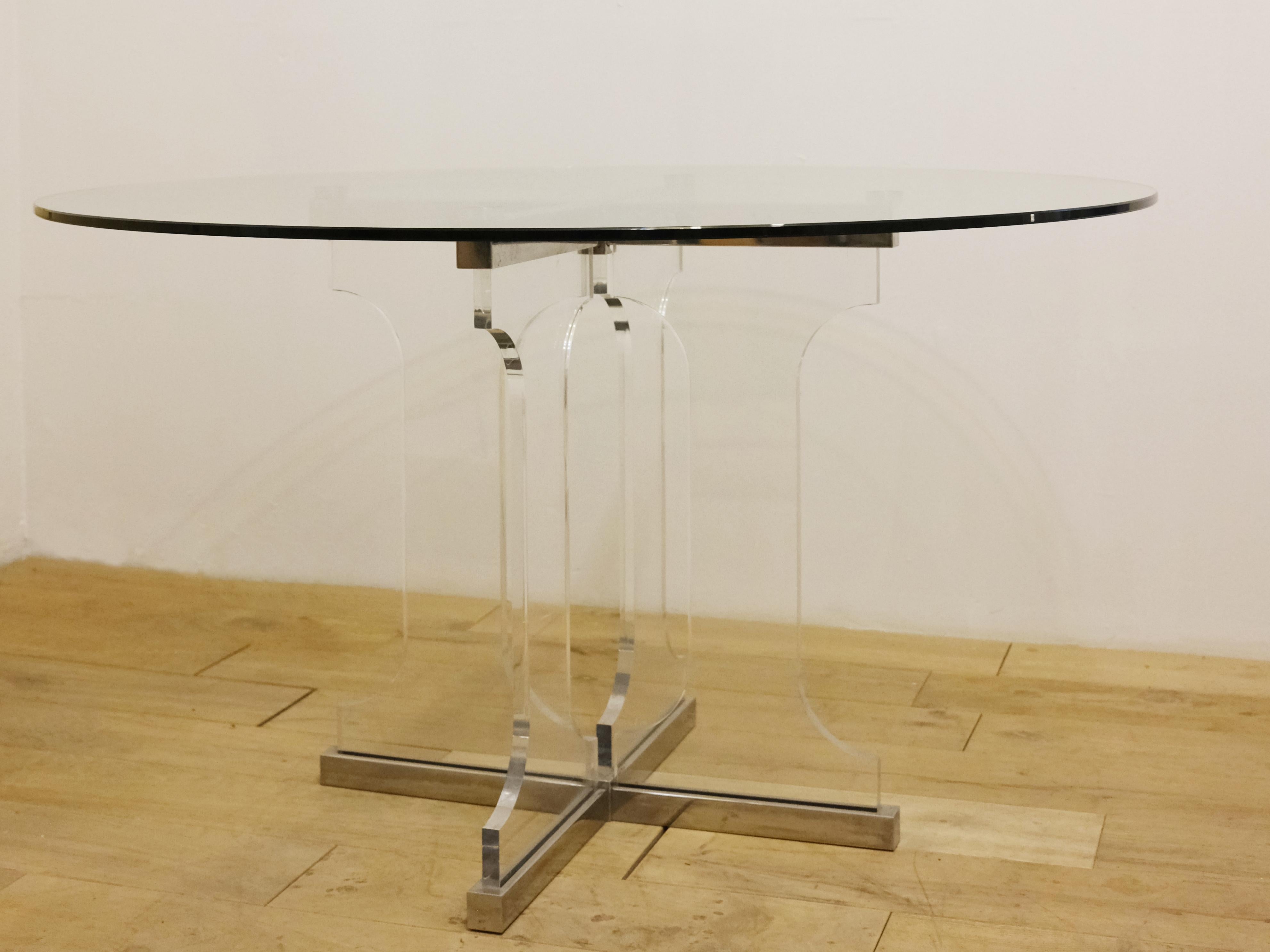 Tavolo con piedistallo, gambe in plexiglass e acciaio inossidabile, piano in vetro, circa 1970. In condizioni buone in vendita a Nice, Cote d' Azur