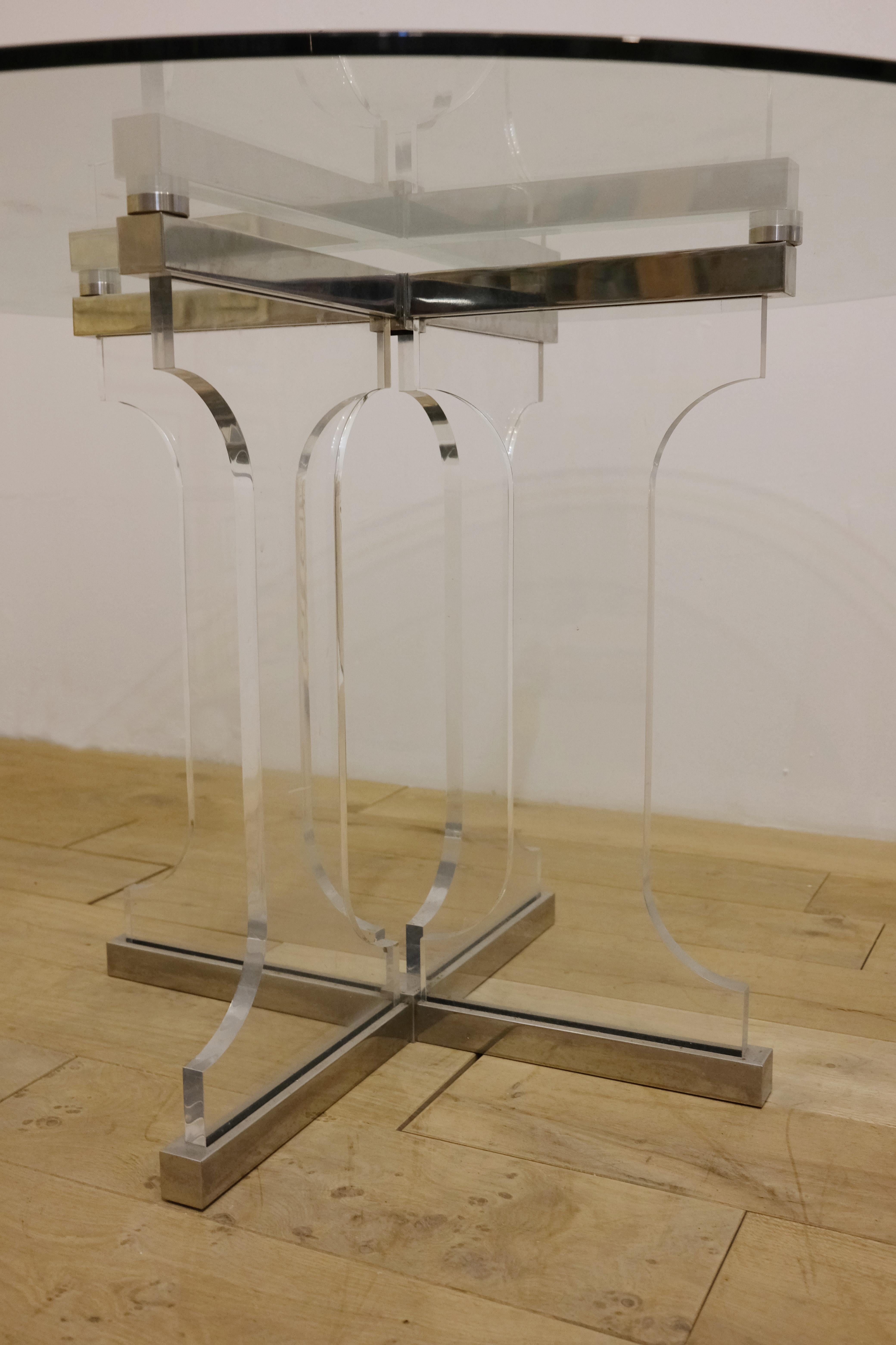 Fine XX secolo Tavolo con piedistallo, gambe in plexiglass e acciaio inossidabile, piano in vetro, circa 1970. in vendita