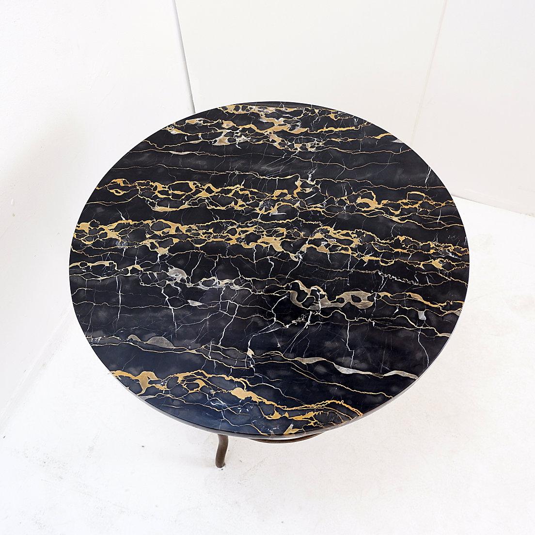 Mesa pedestal / Mesa auxiliar metal y tapa de mármol 