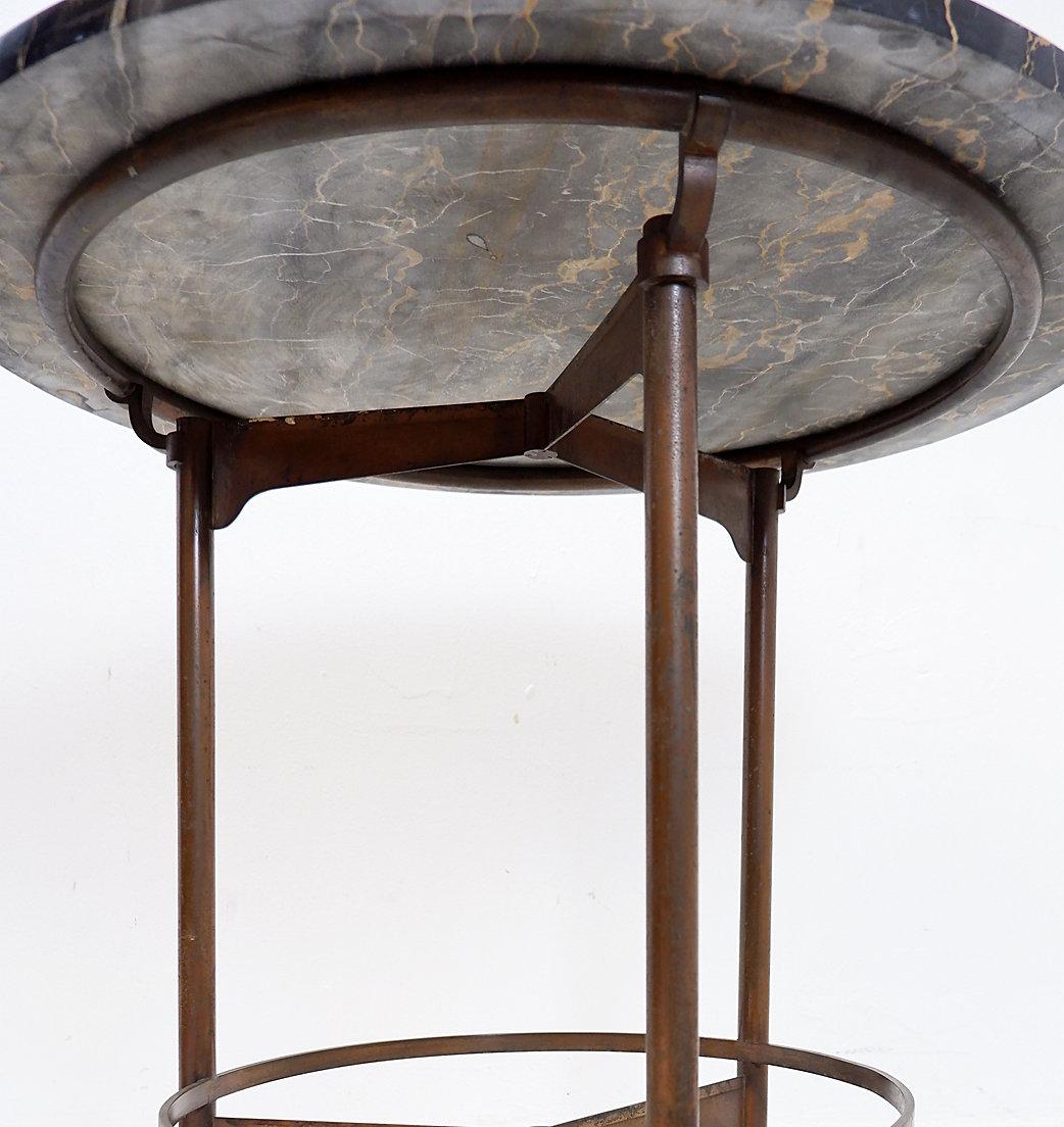 Mesa pedestal / Mesa auxiliar metal y tapa de mármol 