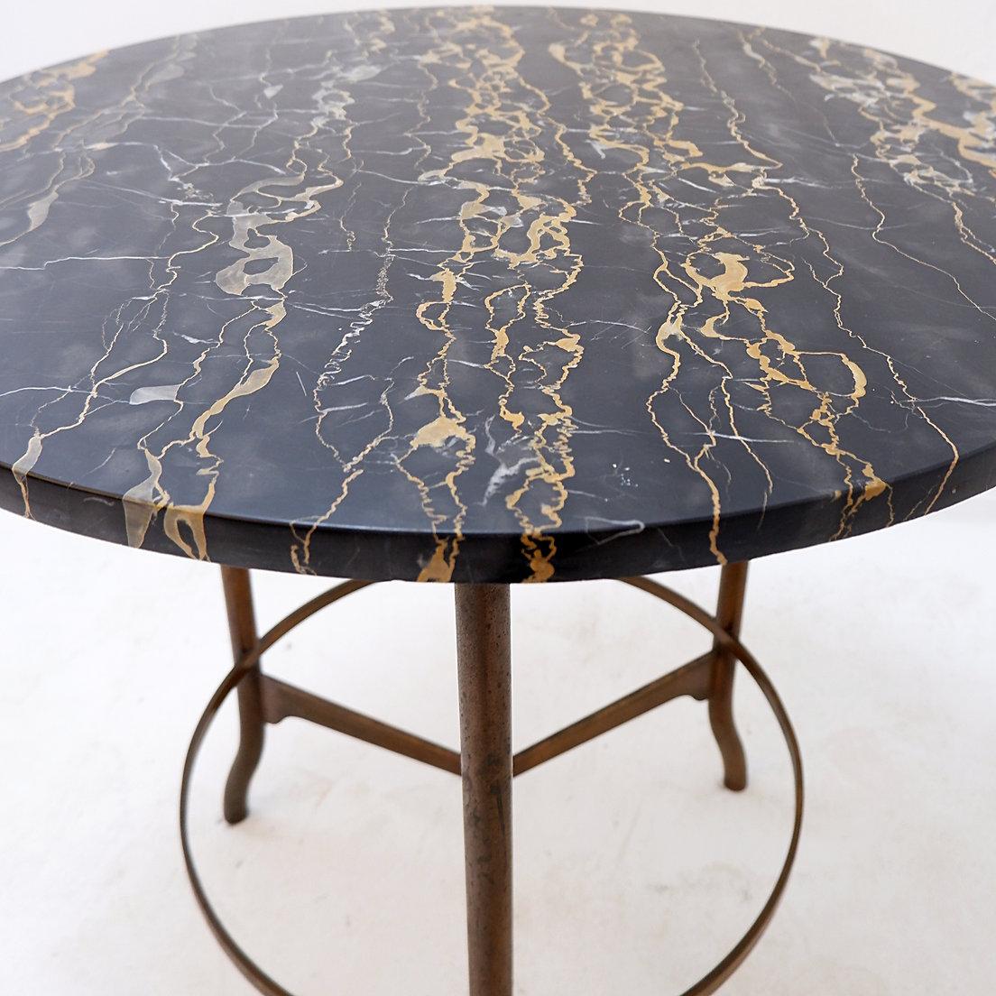 Mesa pedestal / Mesa auxiliar metal y tapa de mármol 
