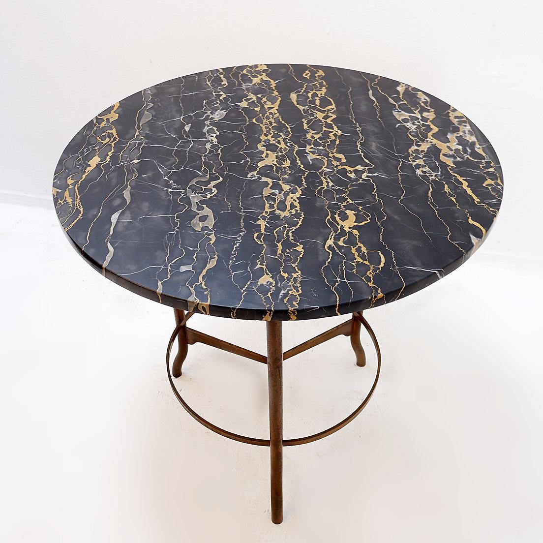 Mesa pedestal / Mesa auxiliar metal y tapa de mármol 