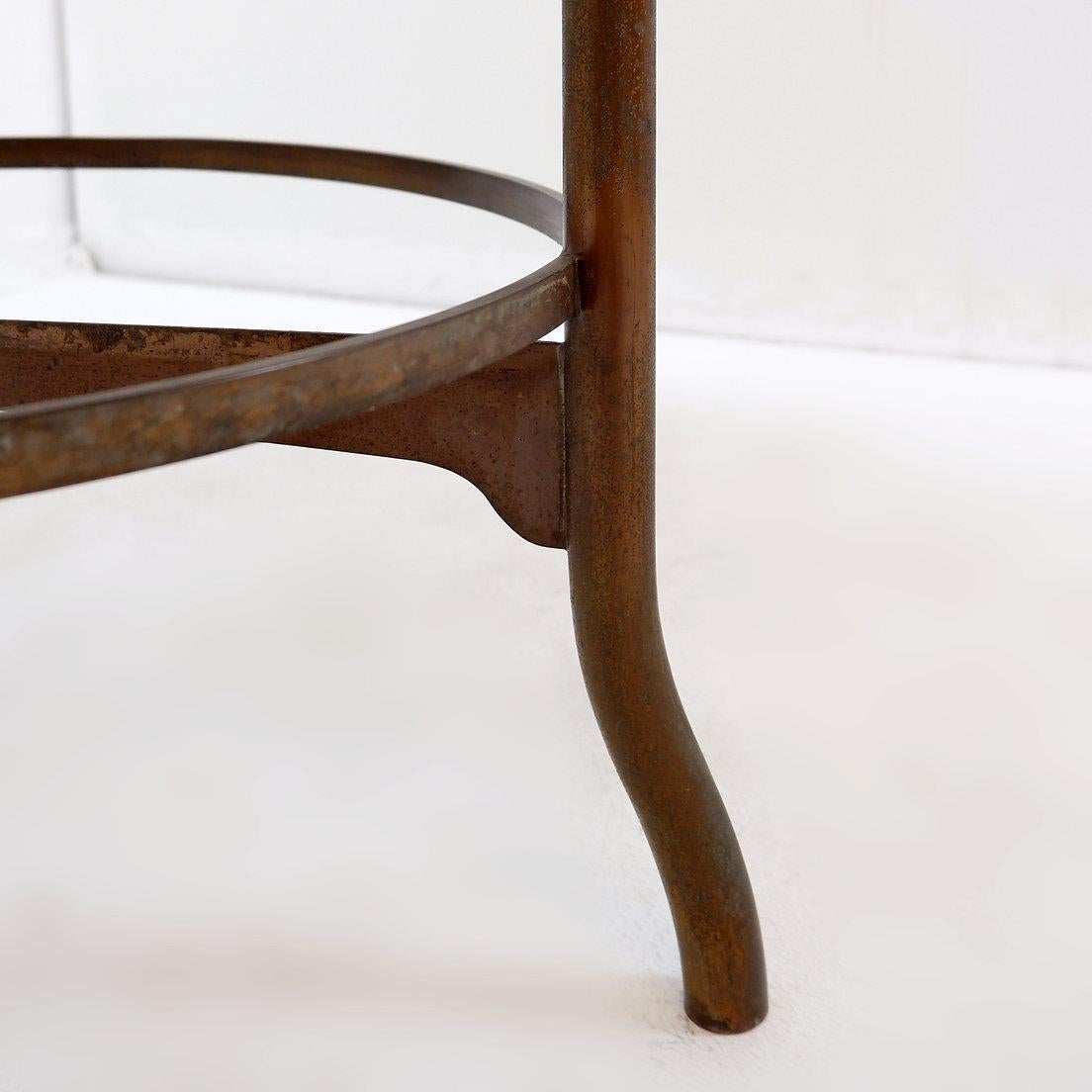Mesa pedestal / Mesa auxiliar metal y tapa de mármol 