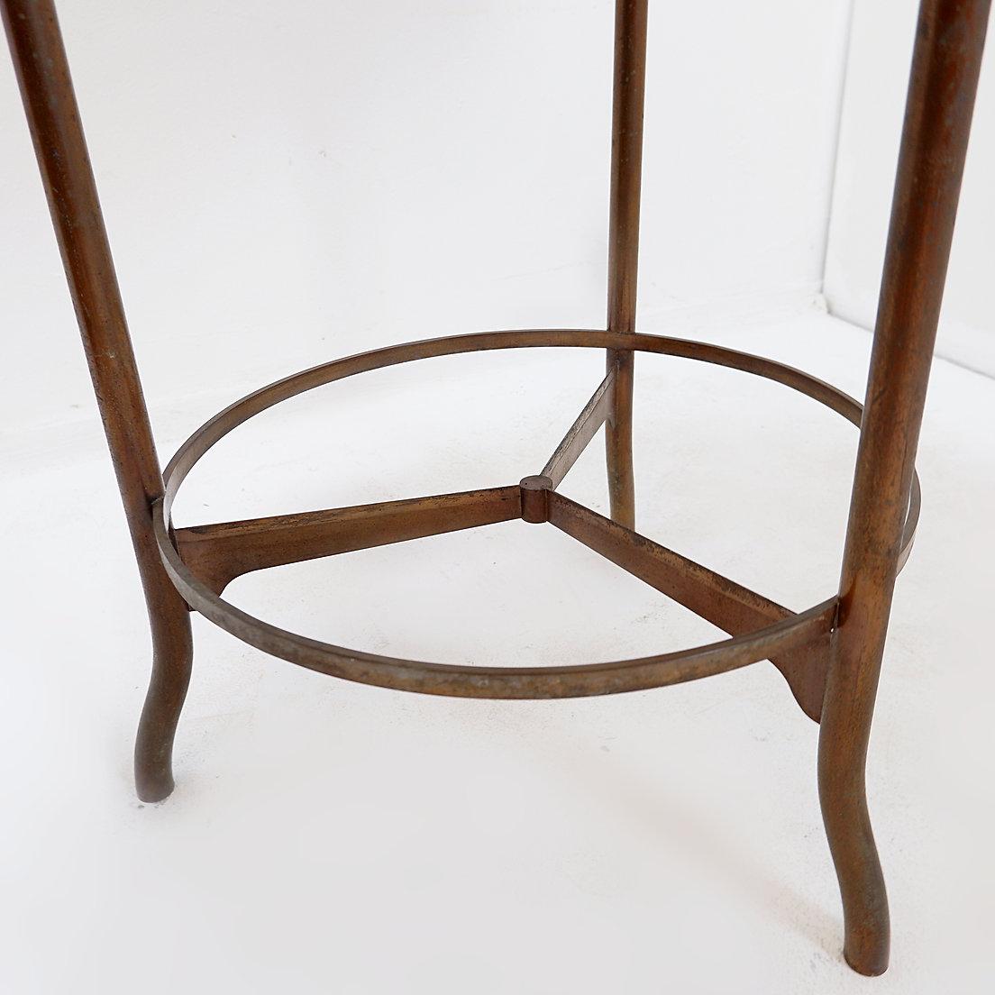 Mesa pedestal / Mesa auxiliar metal y tapa de mármol 