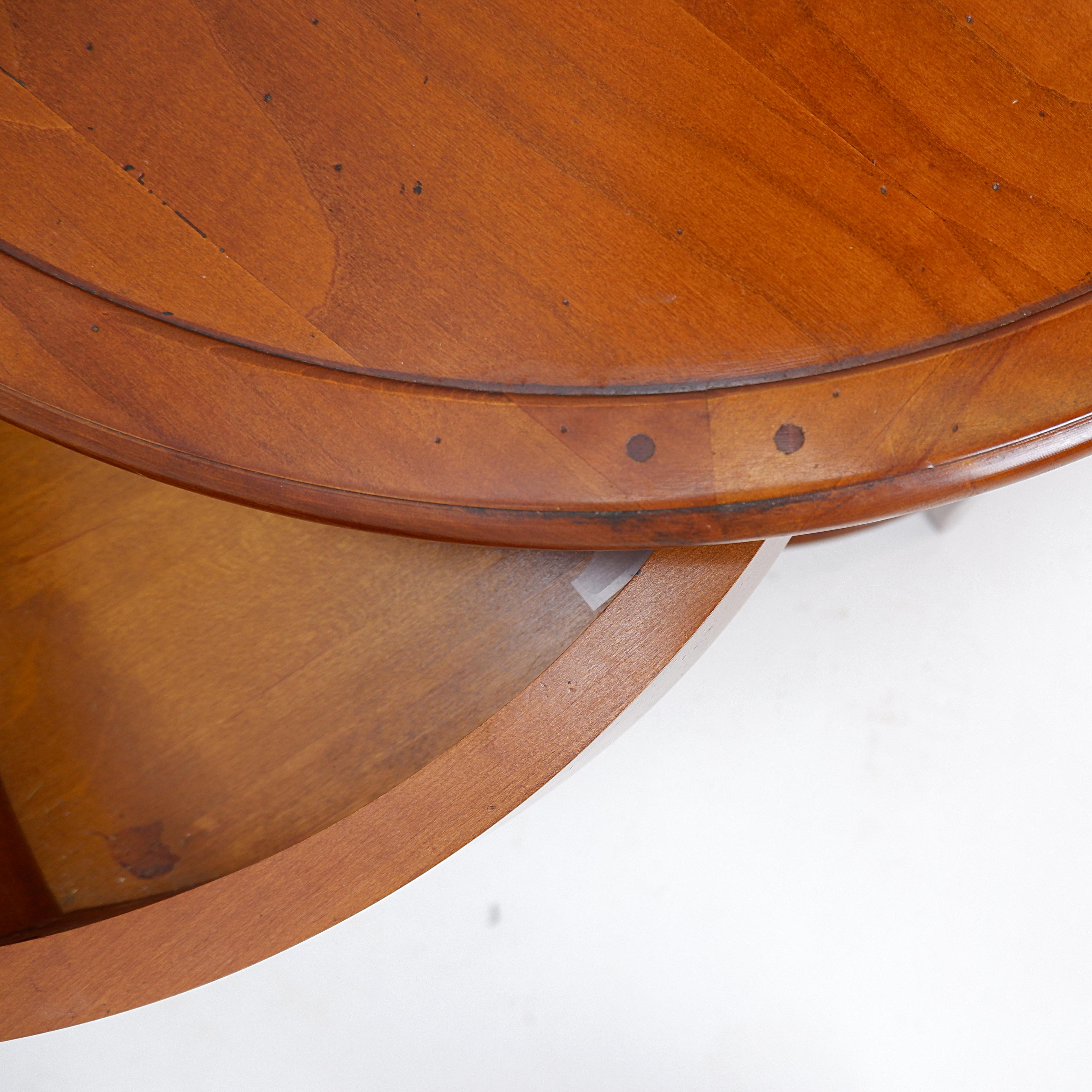 Table d'appoint à quatre tiroirs 20e en vente 5