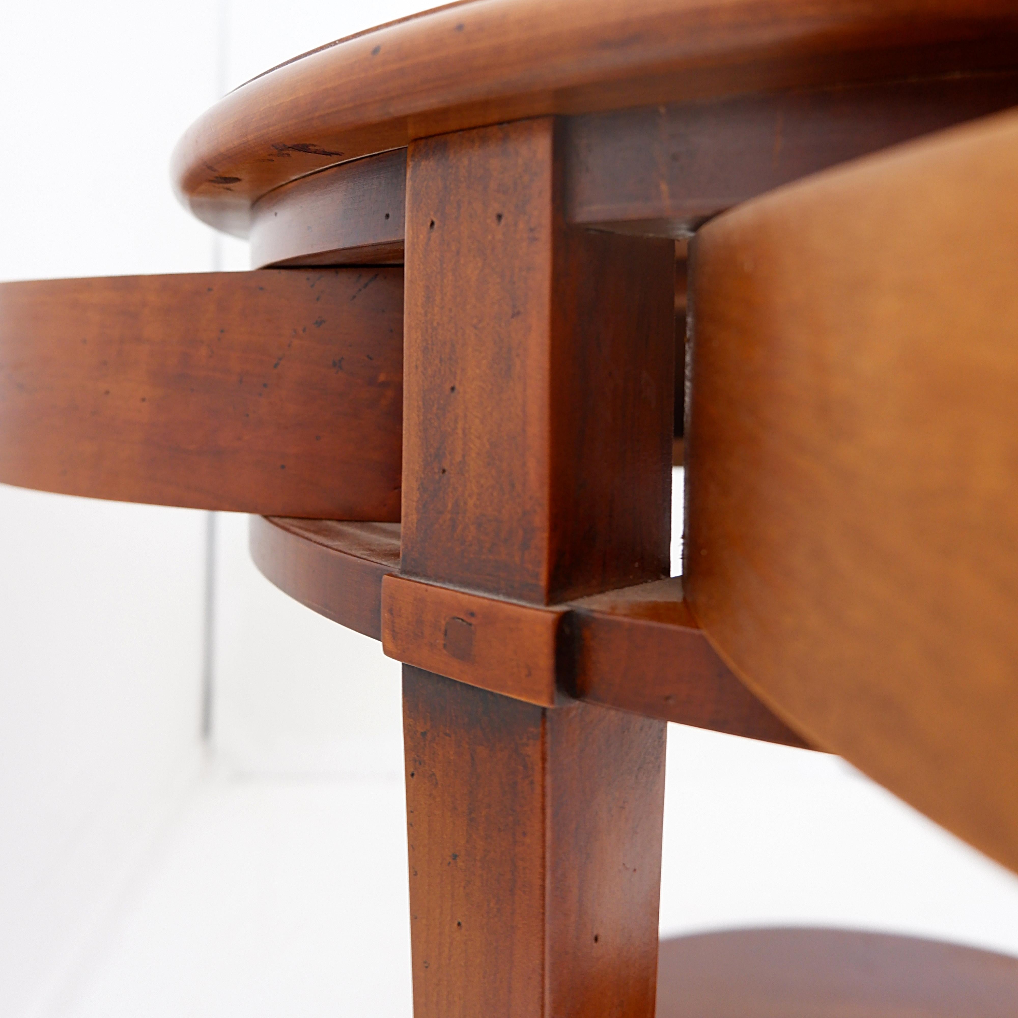 Table d'appoint à quatre tiroirs 20e en vente 6