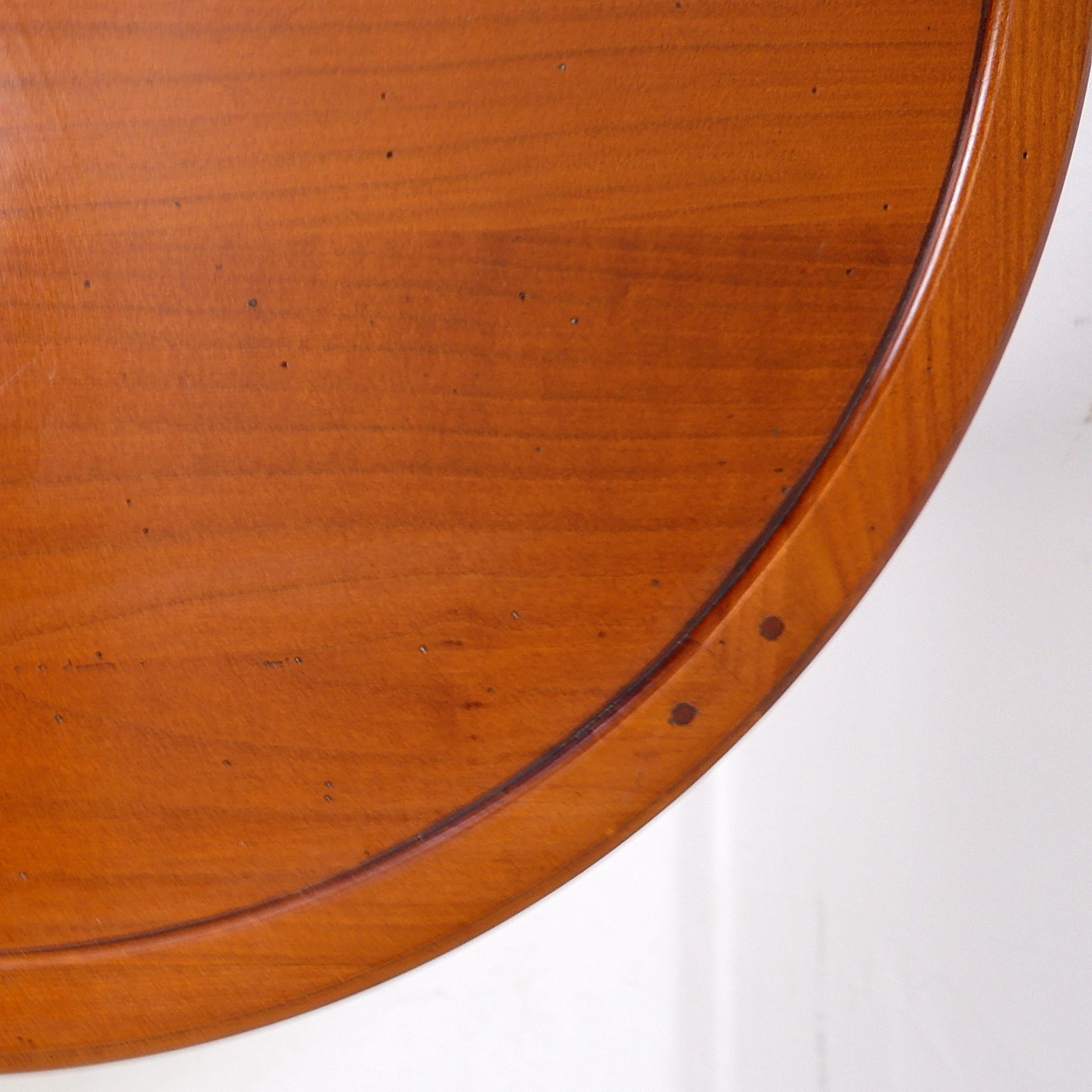 Table d'appoint à quatre tiroirs 20e en vente 9