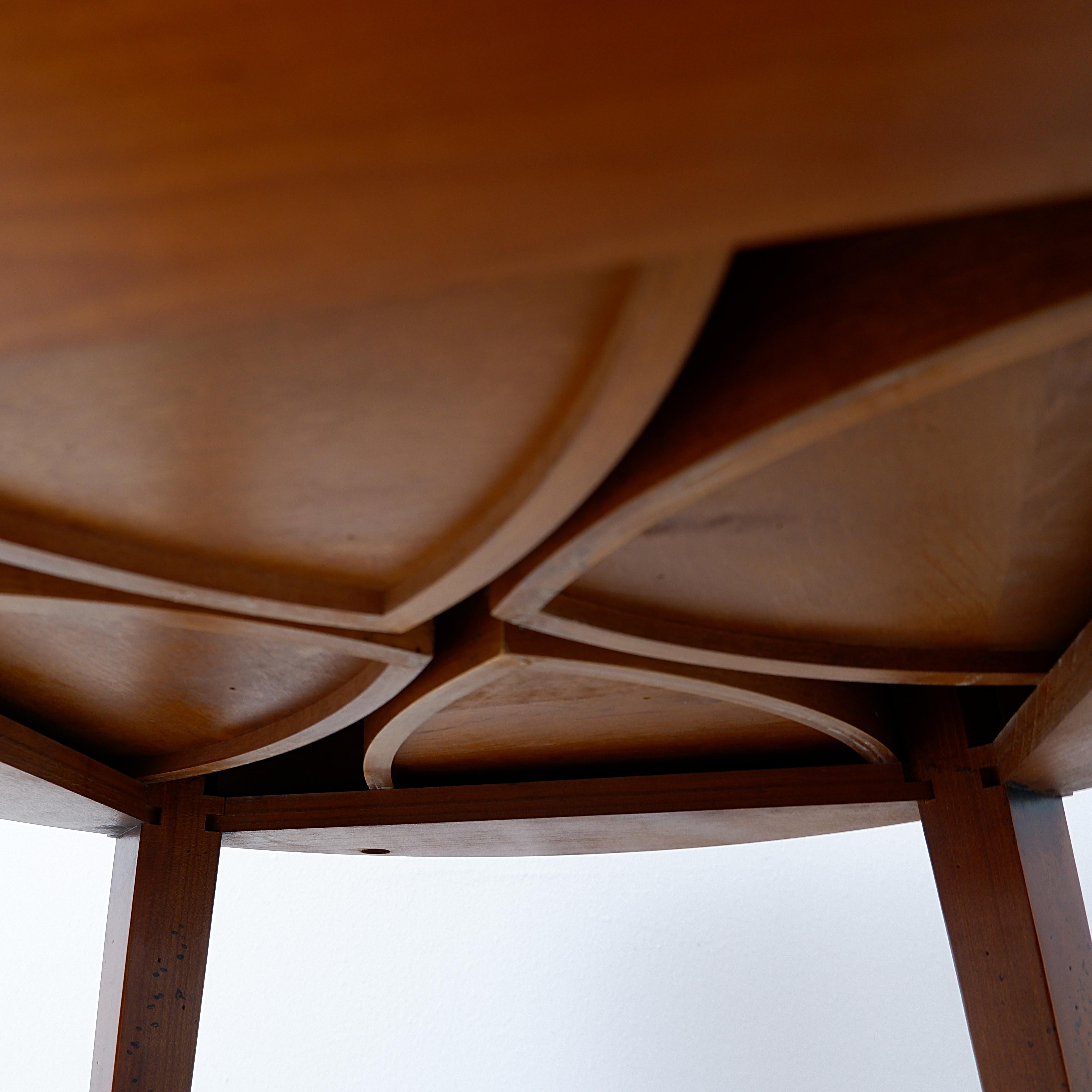 Table d'appoint à quatre tiroirs 20e en vente 11