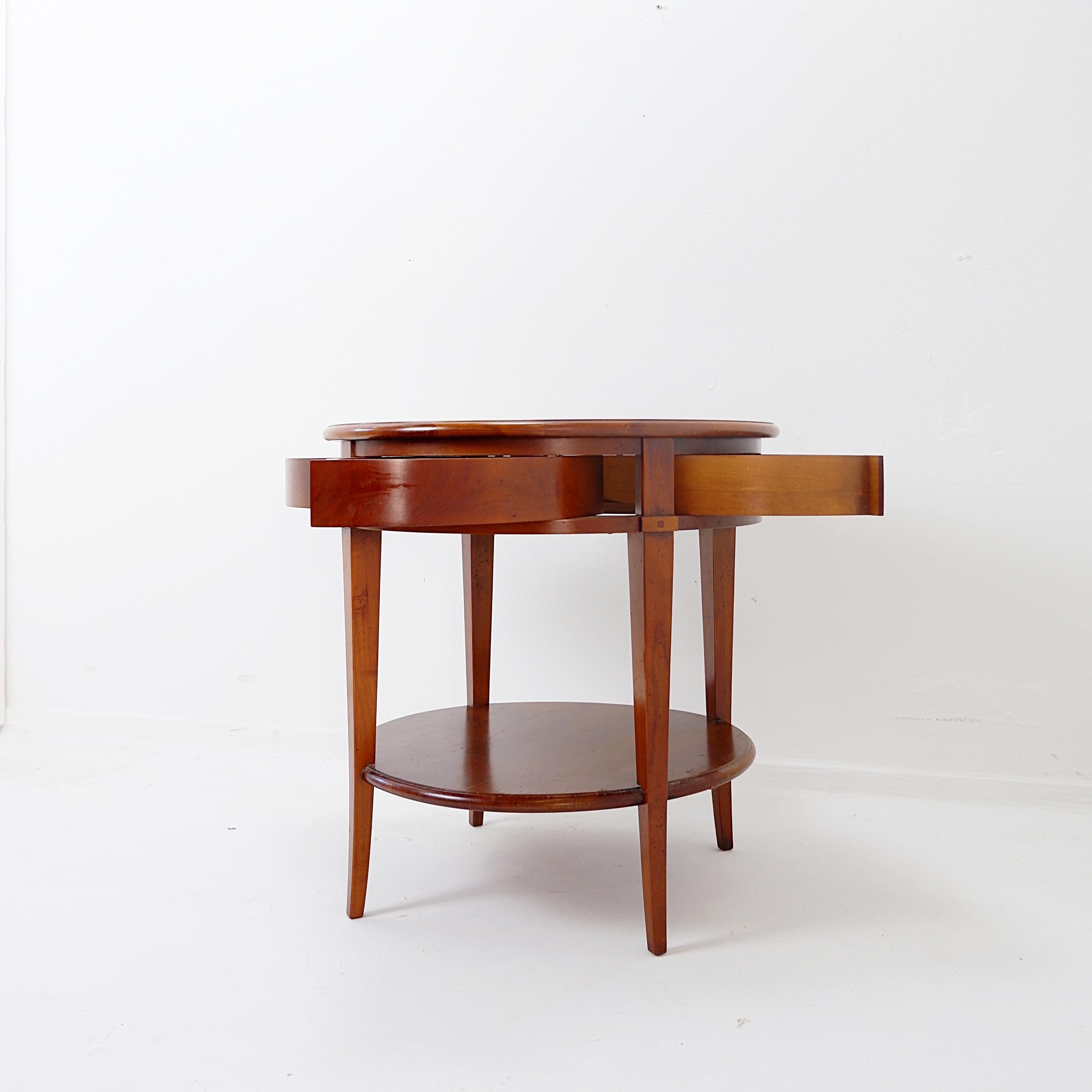 Table d'appoint à quatre tiroirs 20e en vente 2