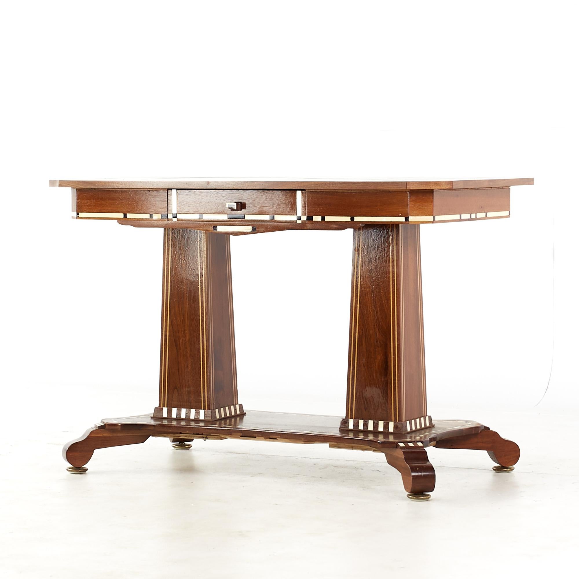 Moderne The Pedestal Table avec incrustation - MCM en vente