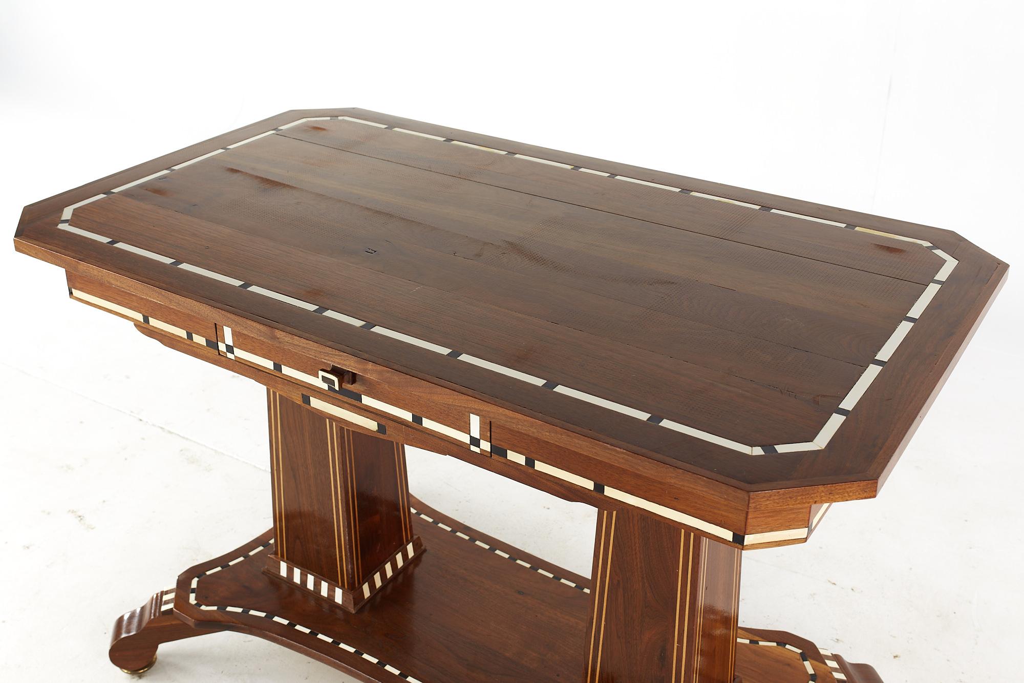 Bois The Pedestal Table avec incrustation - MCM en vente