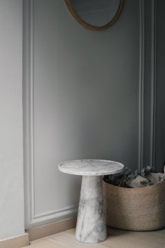 Tavolino con piedistallo in marmo bianco