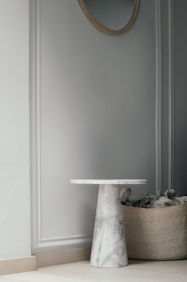 Pedestal white marble Side Table For Sale at 1stDibs