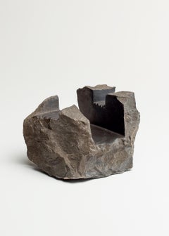 Skulptur Schwarzer Stein Funktionell Handcrafted Pedra Negra F-1 von Ricard Casabayó