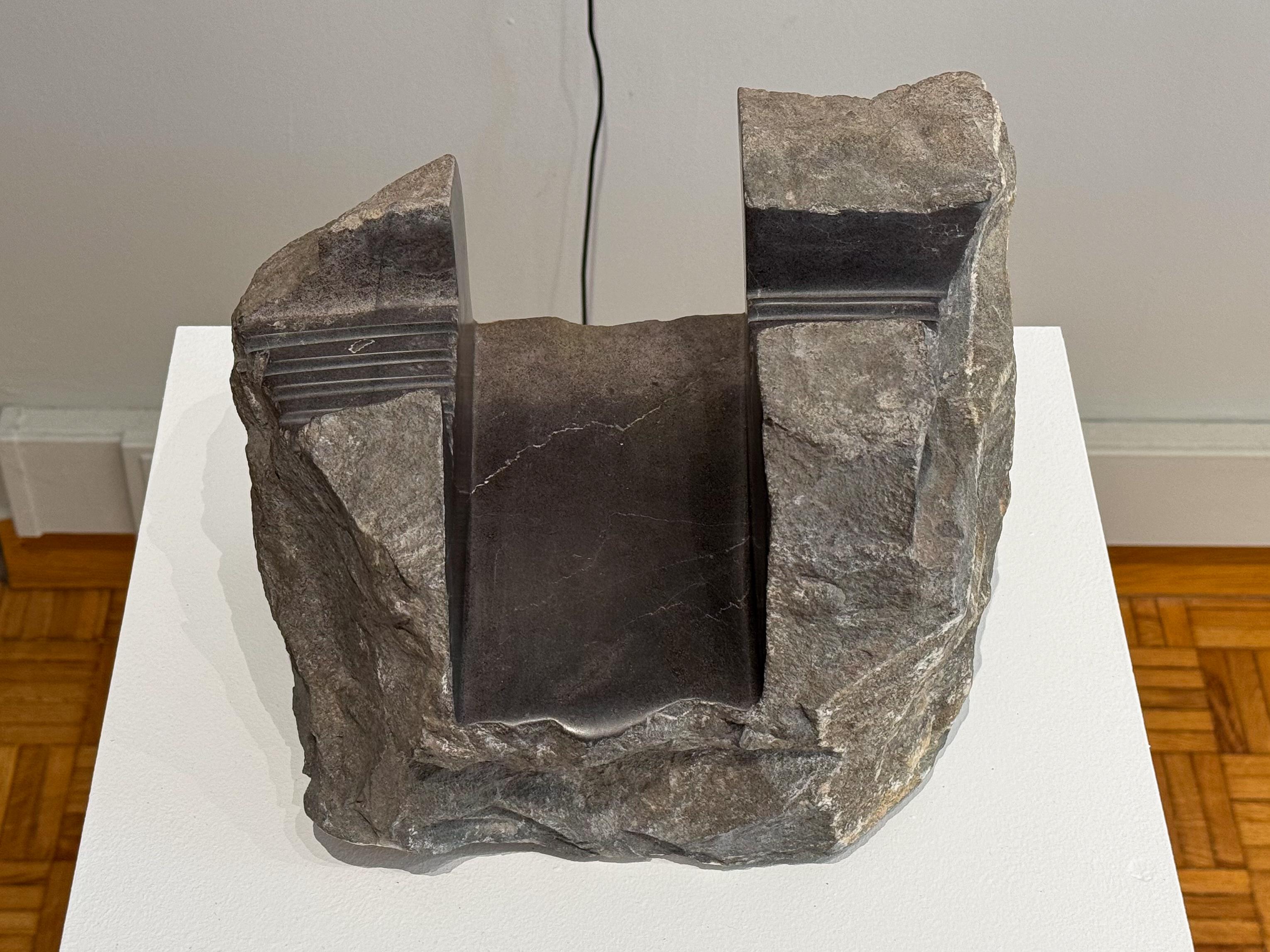Intagliato a mano Scultura A. Stone Funzionale realizzata a mano Pedra Negra F-1 di Ricard Casabayó in vendita