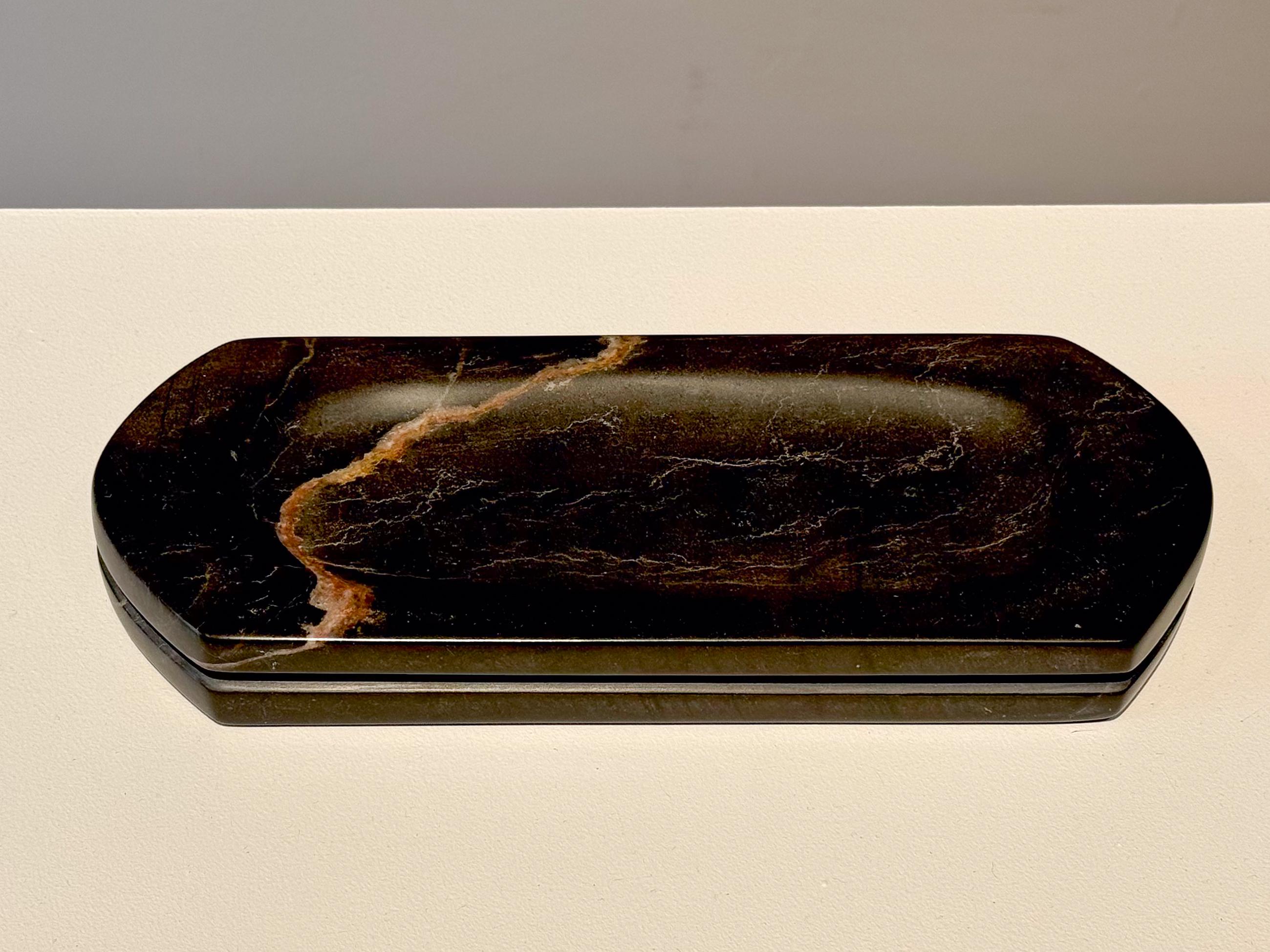Jabonera Escultórica de Piedra Negra Artesanal Pedra Negra F-2 de Ricard Casabayó en Nuevo estado para la venta en Barcelona, ES