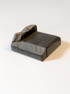 Skulptur Schwarzer Stein Funktionell Handcrafted Pedra Negra F-3 von Ricard Casabayó