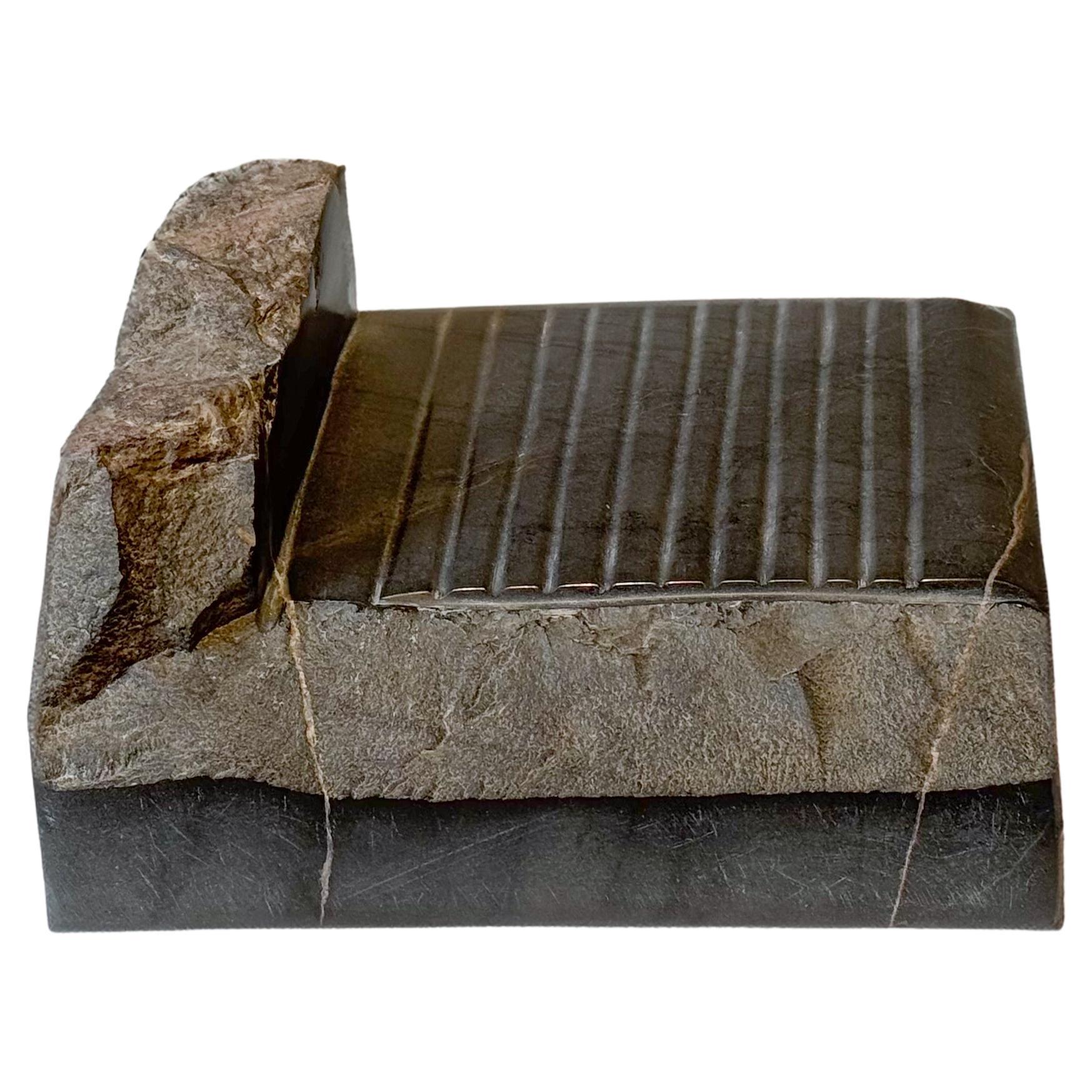 Escultura Piedra Negra Funcional Artesanal Pedra Negra F-3 de Ricard Casabayó
