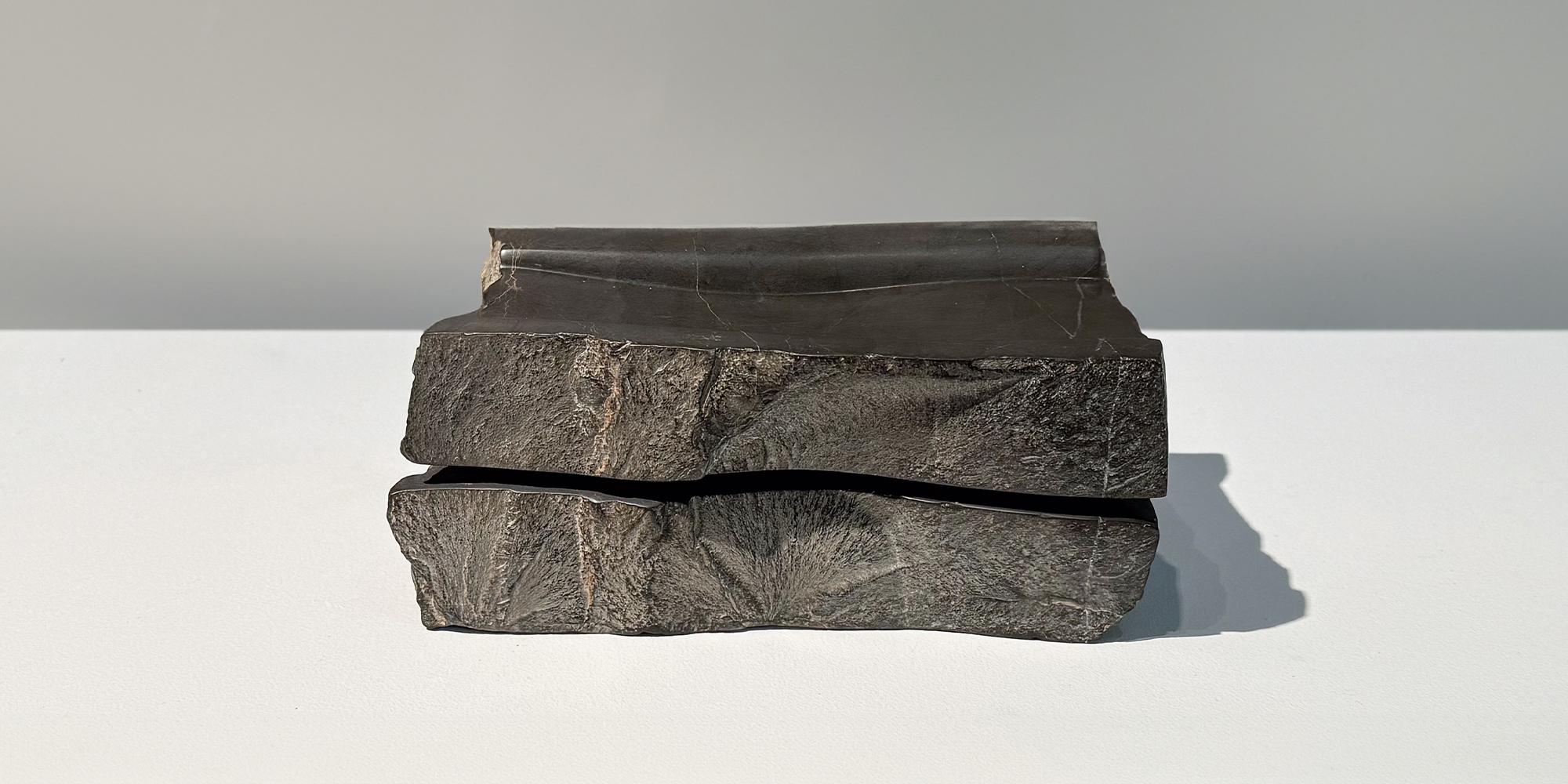 Jabonera Escultórica de Piedra Negra Artesanal Pedra Negra F-6 de Ricard Casabayó Pulido en venta