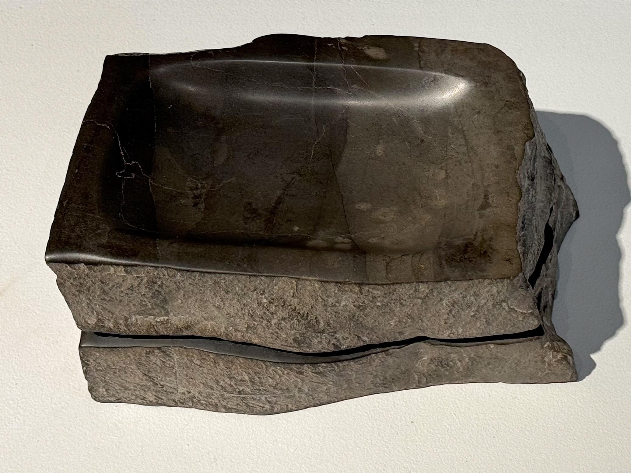Skulptur Funktioneller schwarzer Stein Handcrafted Pedra Negra F-7 von Ricard Casabayó im Zustand „Neu“ im Angebot in Barcelona, ES