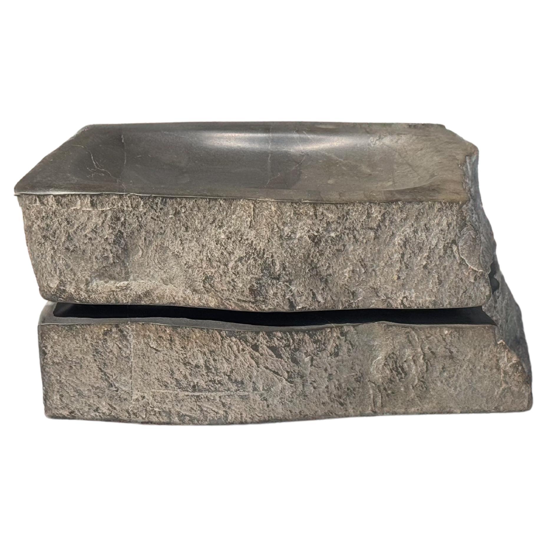 Escultura Funcional Piedra Negra Artesanal Pedra Negra F-7 de Ricard Casabayó