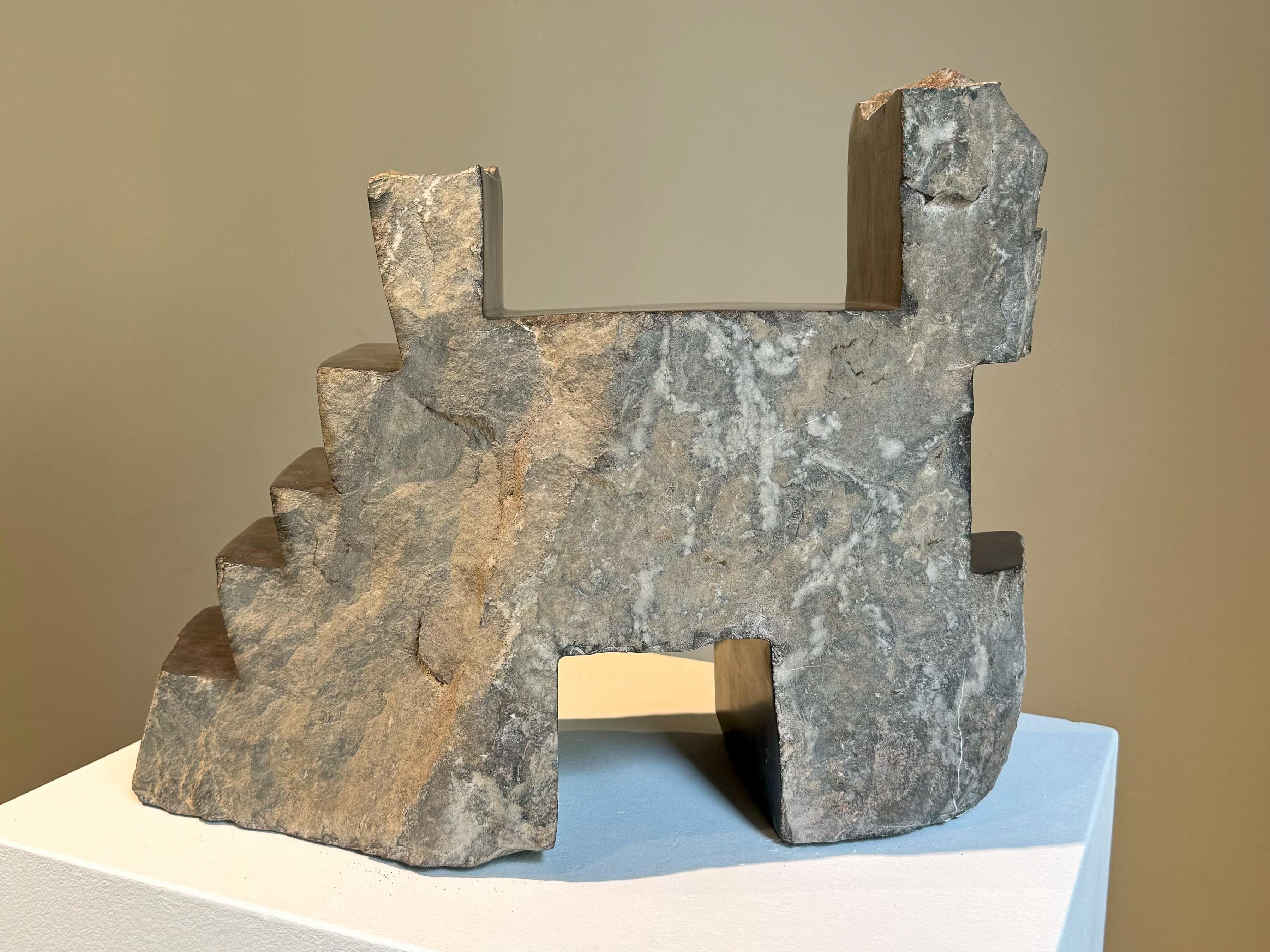Scultura funzionale in pietra nera realizzata a mano Pedra Negra F-8 di Ricard Casabayó In condizioni Nuovo in vendita a Barcelona, ES