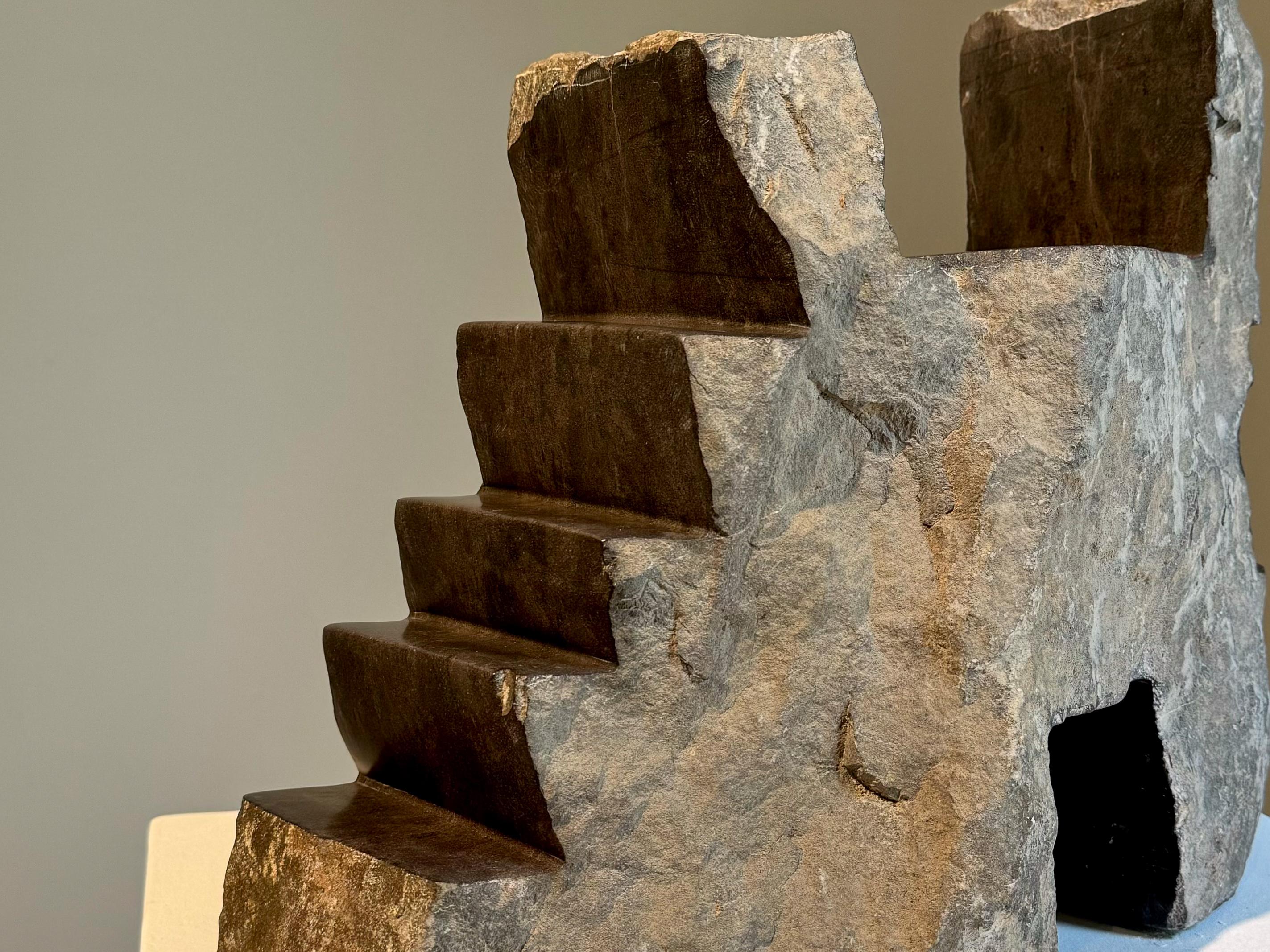 XXI secolo e contemporaneo Scultura funzionale in pietra nera realizzata a mano Pedra Negra F-8 di Ricard Casabayó in vendita