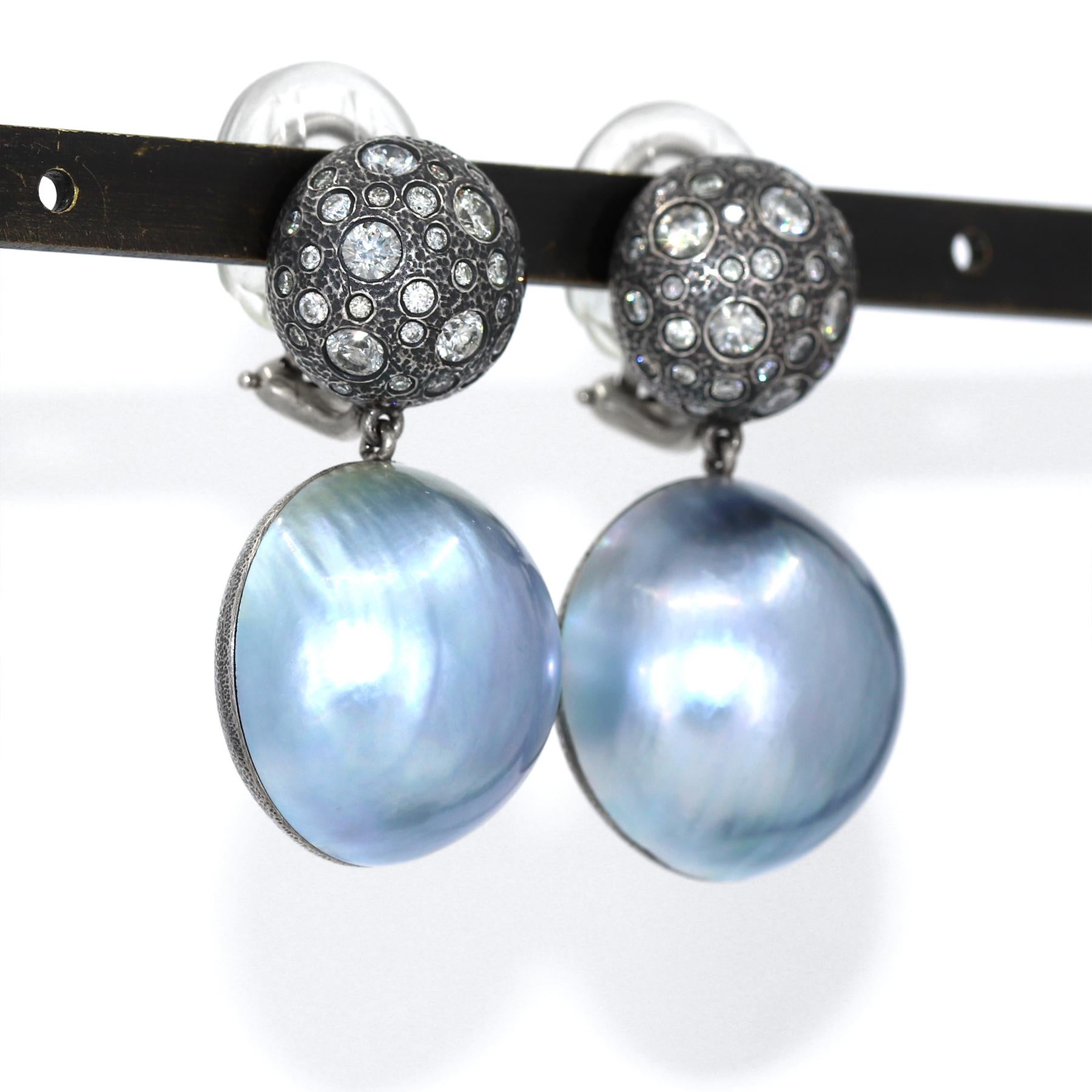 2,75 Karat runde Brillant-Diamant-Blaue Mabe-Perlen-Ohrclips, Pedro Boregaard (Zeitgenössisch) im Angebot