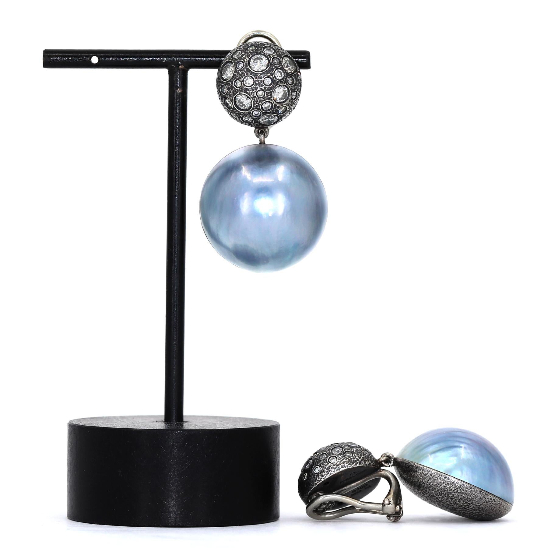 Pedro Boregaard, clips d'oreilles en perles Mabe bleues et diamants ronds brillants de 2,75 carats Neuf - En vente à Dallas, TX