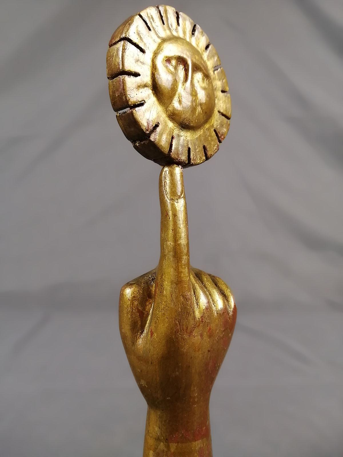 Pedro Friedeberg 1970's Blattgold und Holz Hand - Sonnenskulptur im Zustand „Gut“ im Angebot in Mexico City, MX