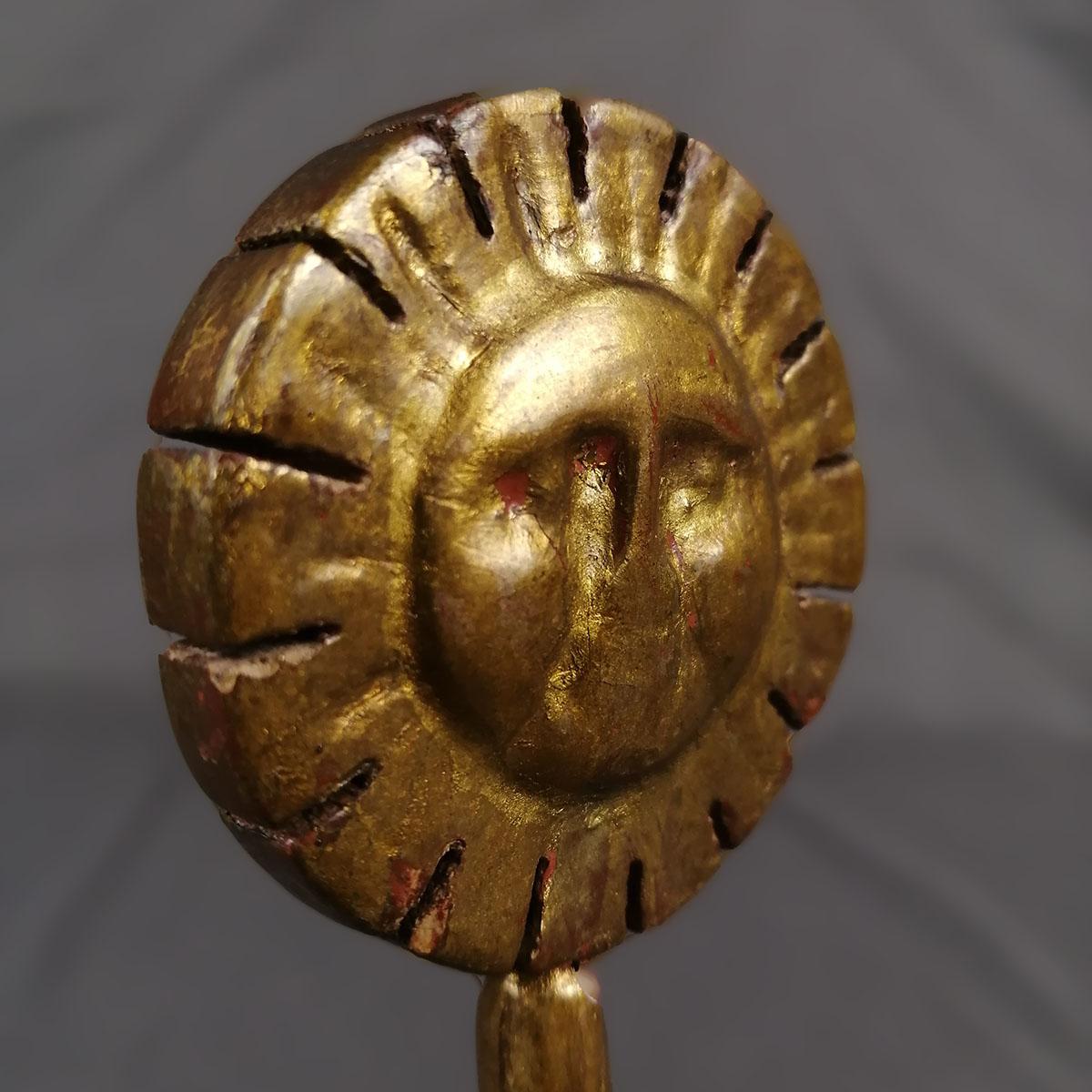 Pedro Friedeberg 1970's Blattgold und Holz Hand - Sonnenskulptur (Ende des 20. Jahrhunderts) im Angebot
