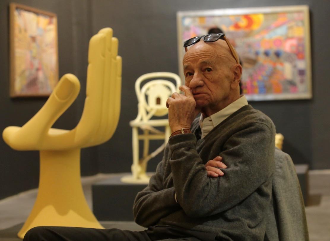 Moderne Pedro Friedeberg - Tapis en laine et soie noué à la main par l'artiste en édition limitée 6' x 4'. en vente