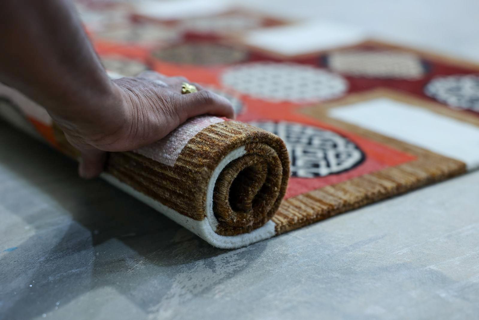 XXIe siècle et contemporain Pedro Friedeberg - Tapis en laine et soie noué à la main par l'artiste en édition limitée 6' x 4'. en vente