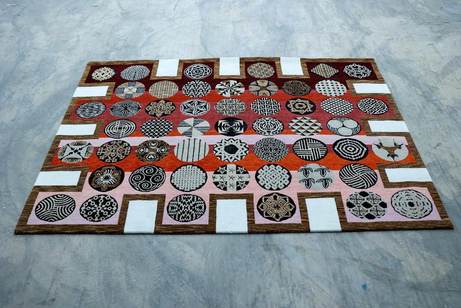 Laine Pedro Friedeberg - Tapis en laine et soie noué à la main par l'artiste en édition limitée 6' x 4'. en vente