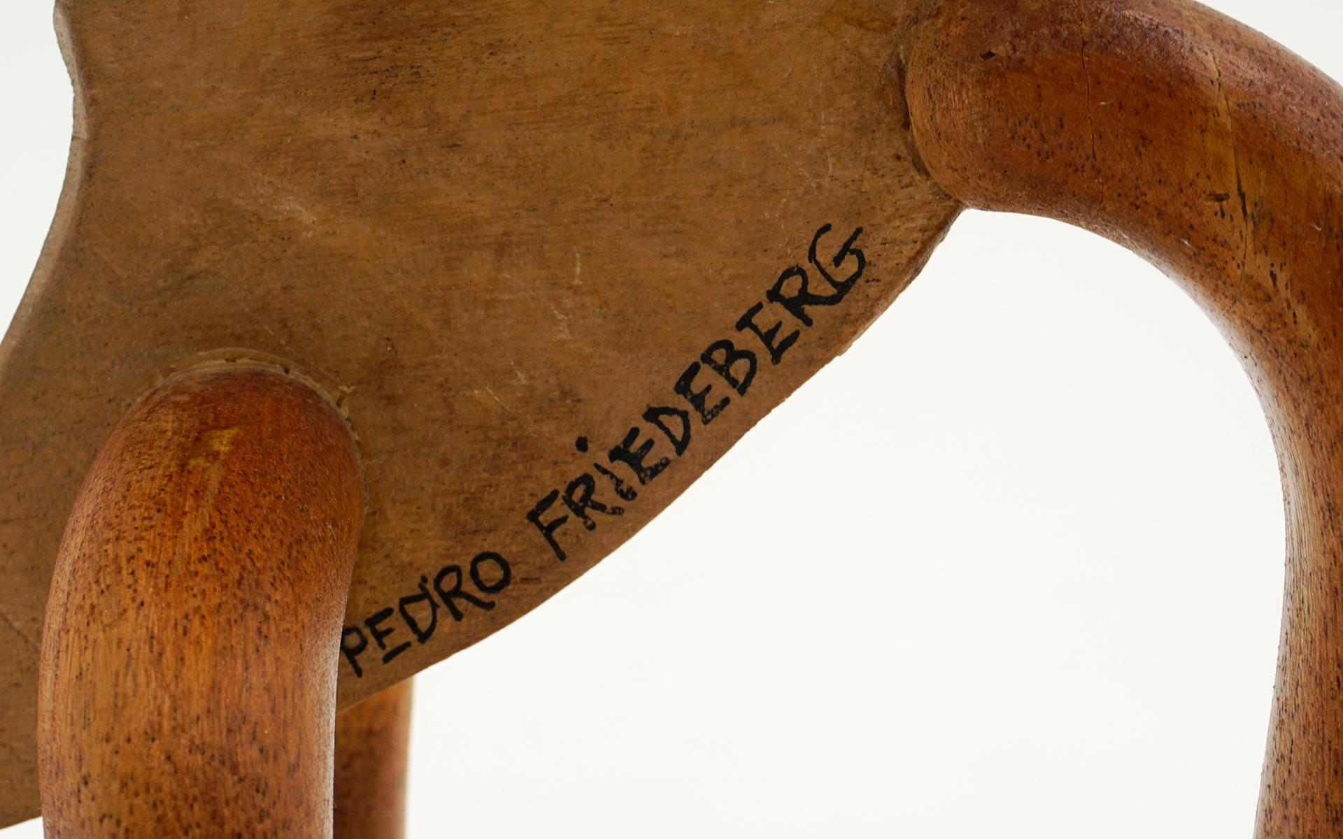 Pedro Friedeberg Mondgesicht mit Händen Tischskulptur, 1970er Jahre, signiert. im Angebot 1