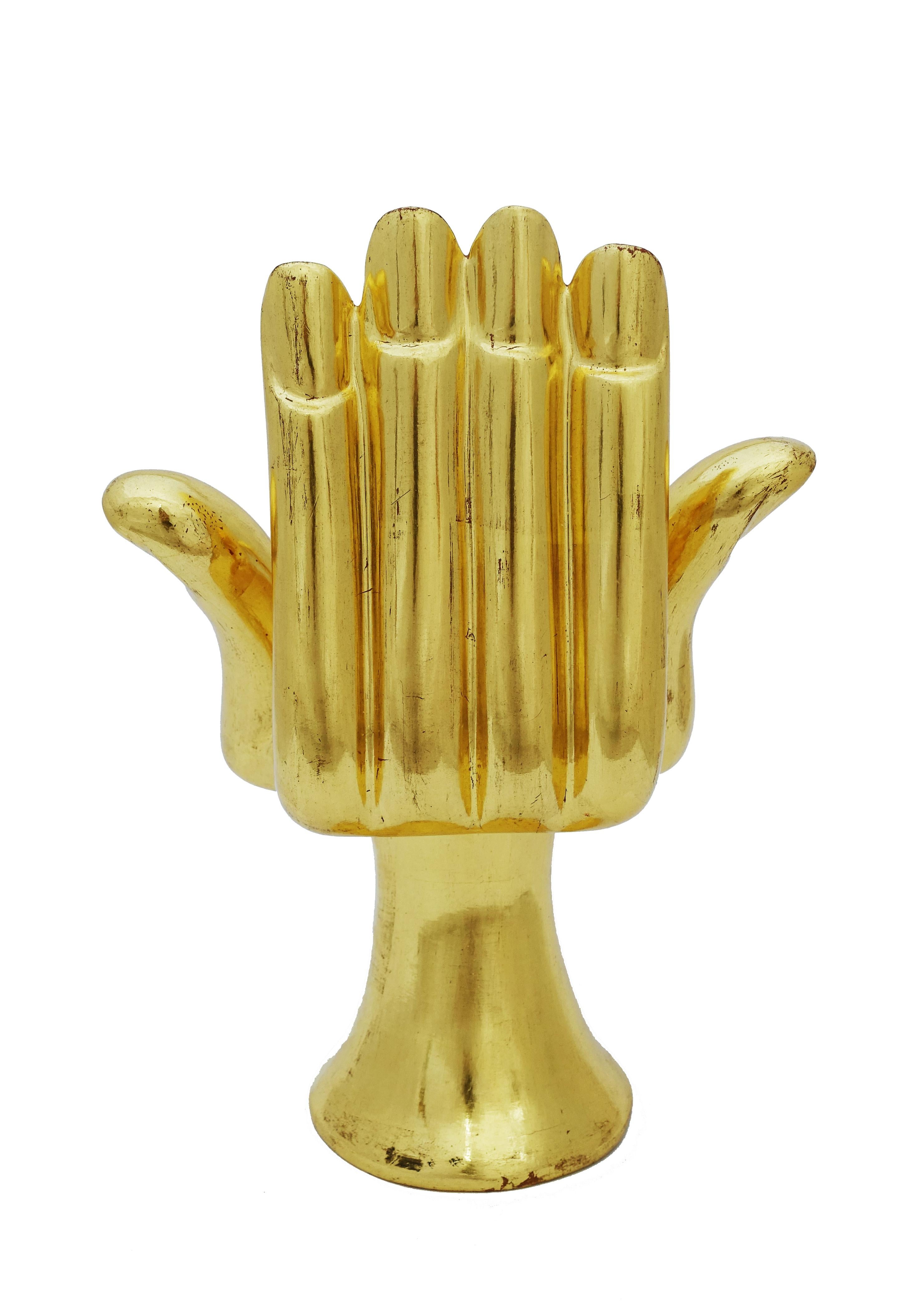 Scultura di mano con due pollici - Sculpture di Pedro Friedeberg