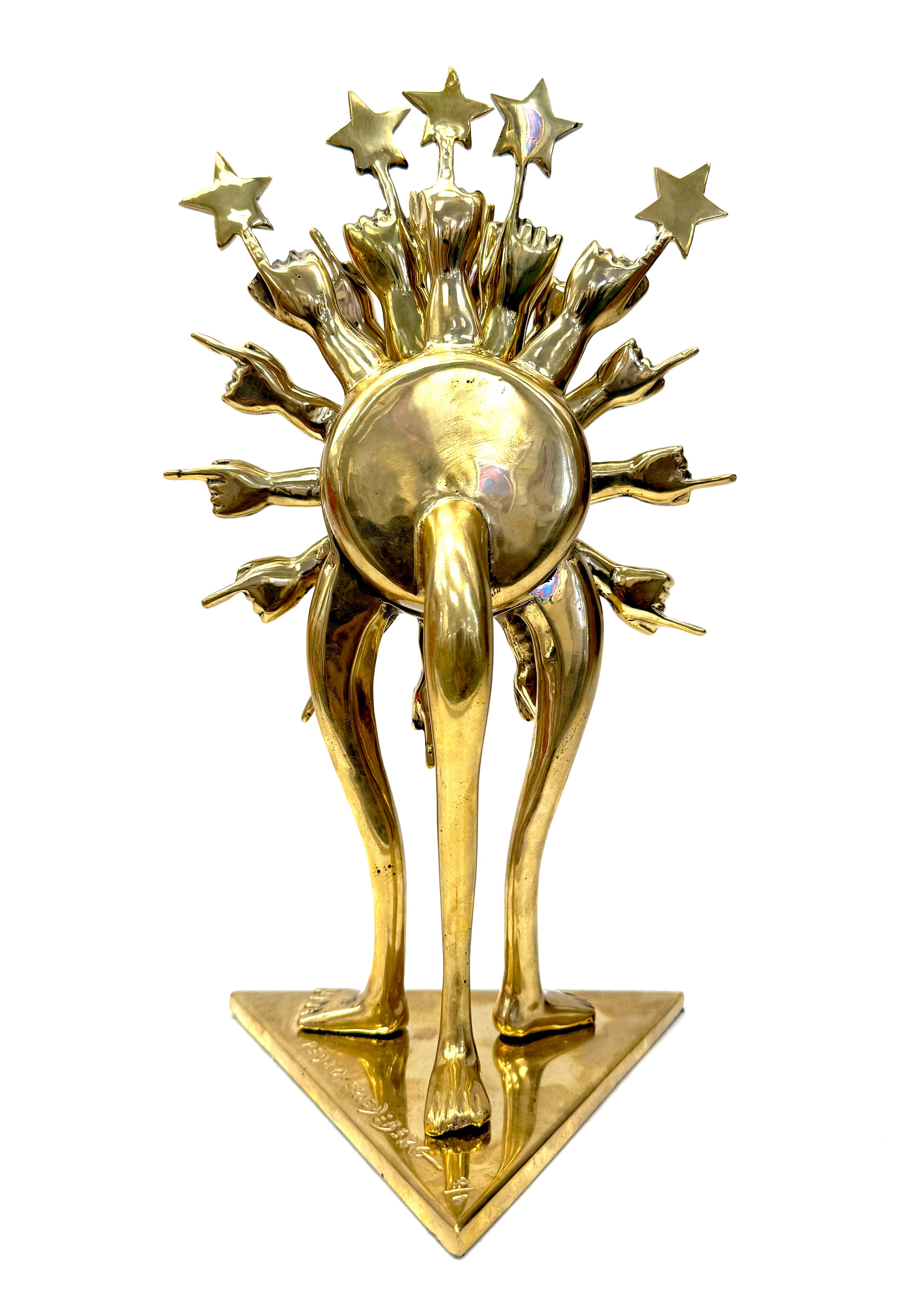 Reloj Astrológico (rara escultura de bronce firmada) - Sculpture Contemporáneo de Pedro Friedeberg