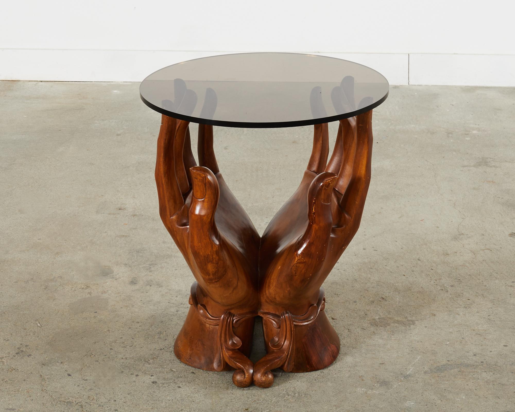 Mid-Century Modern Table à boire de style Pedro Friedeberg sculptée à deux mains en vente